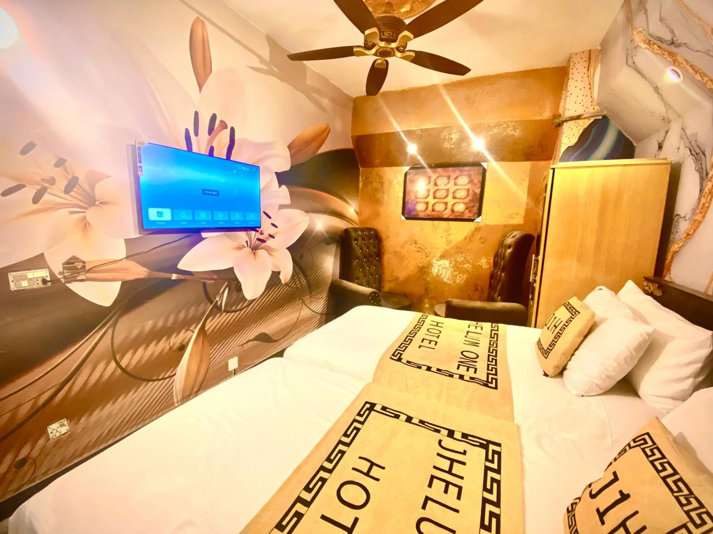 Bed in Hotel Khan Plaza