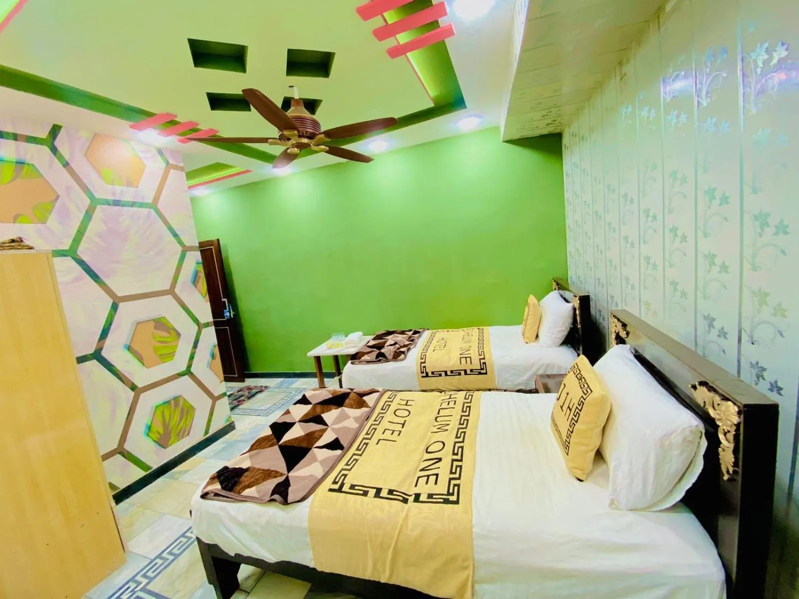 Bed in Hotel Khan Plaza