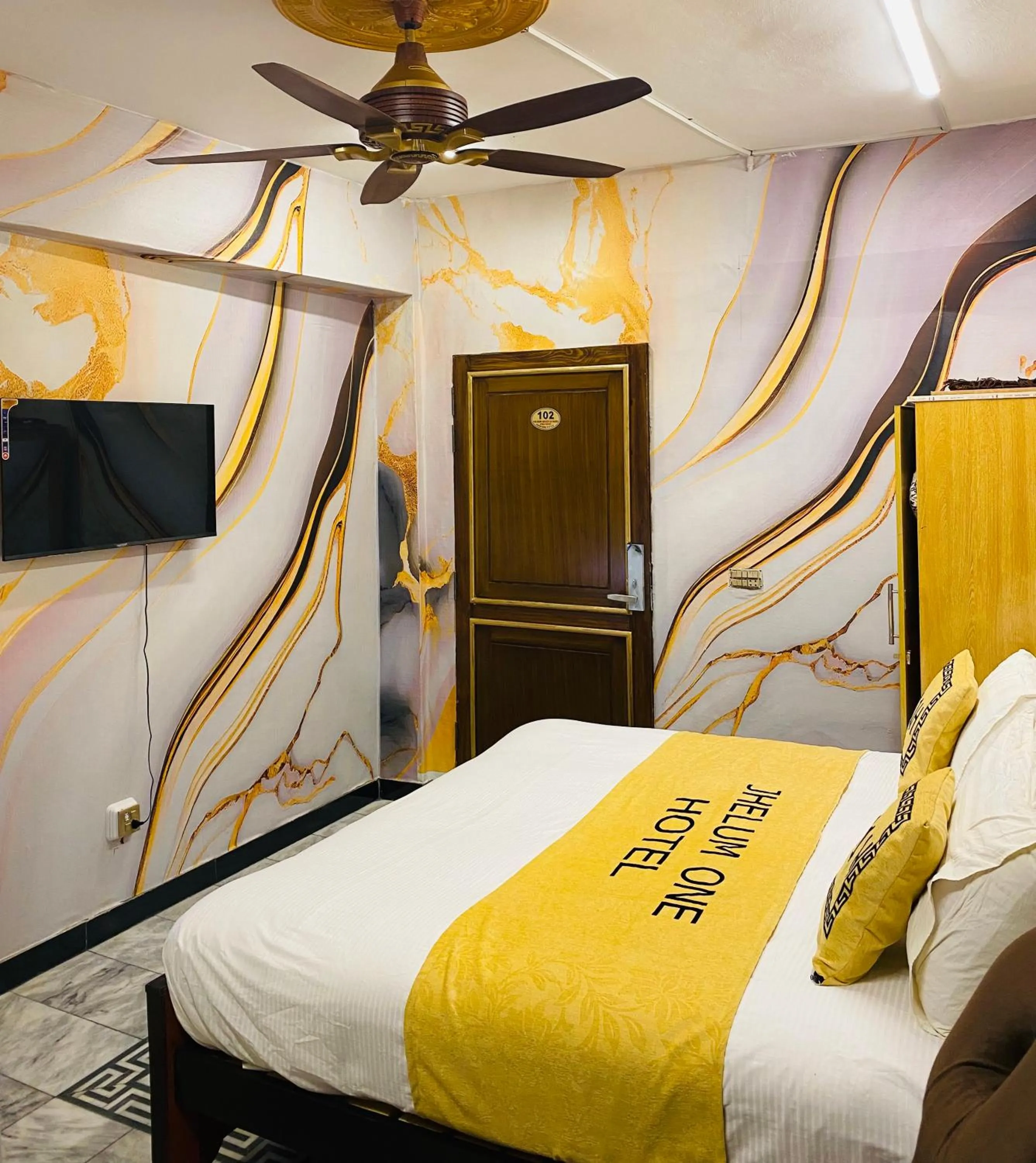 Bed in Hotel Khan Plaza