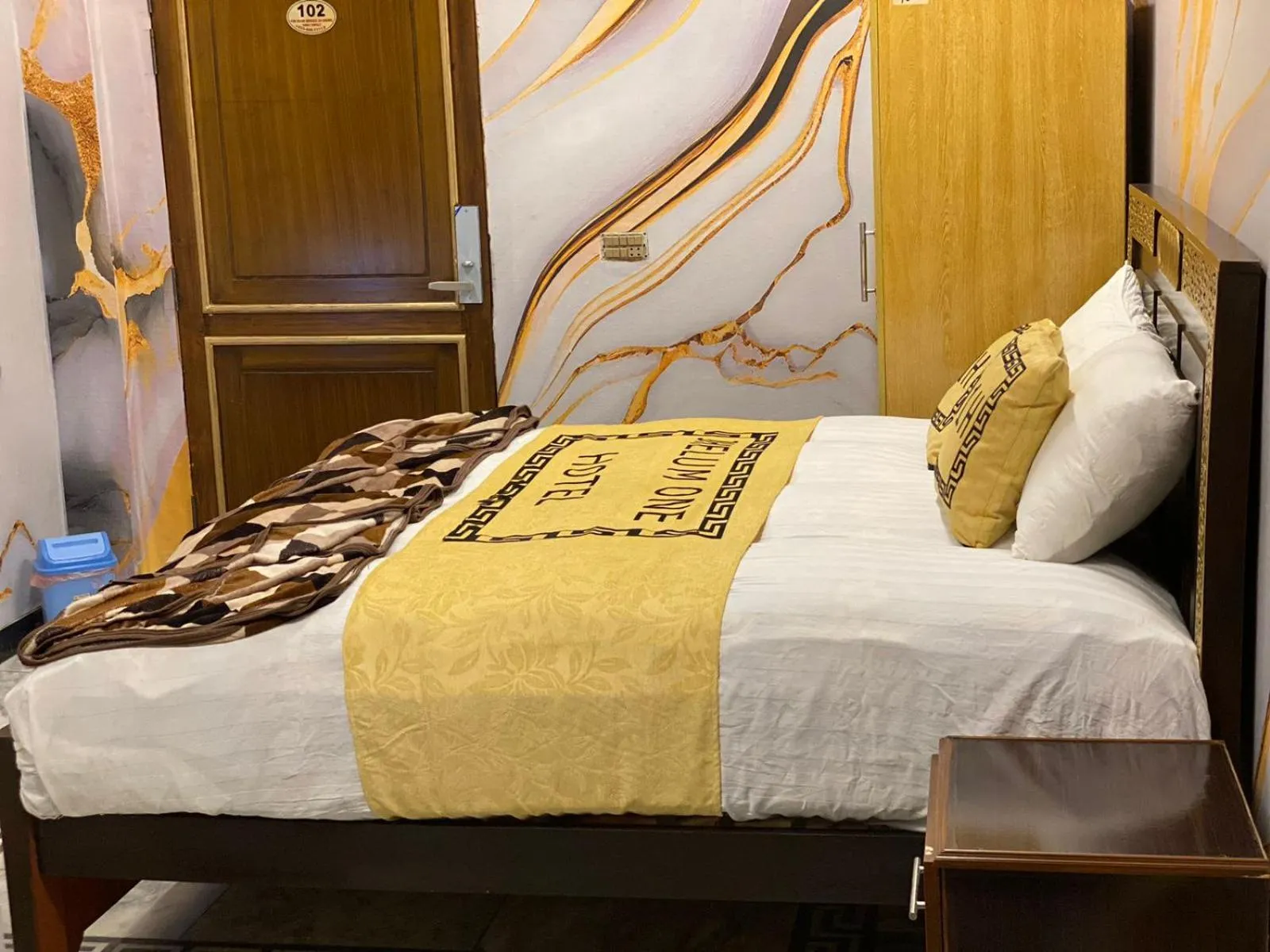 Bed in Hotel Khan Plaza