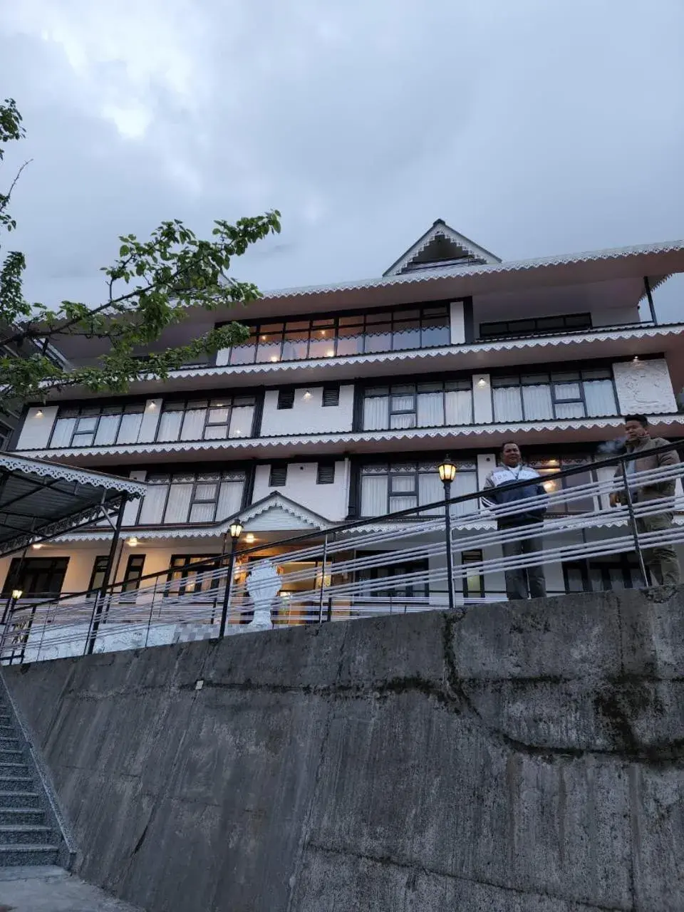 Property building in Rufina Lachung Kunga Property building in Rufina Lachung Kunga