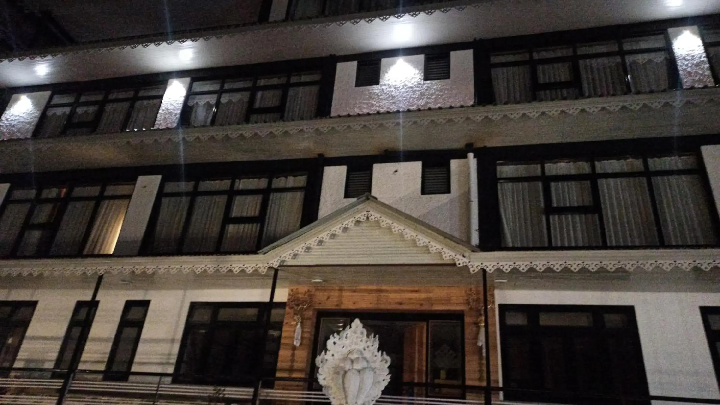 Property building in Rufina Lachung Kunga Property building in Rufina Lachung Kunga