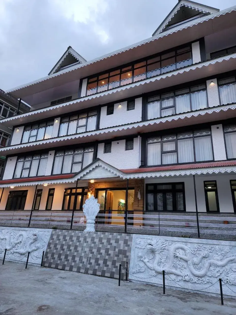 Property building in Rufina Lachung Kunga Property building in Rufina Lachung Kunga