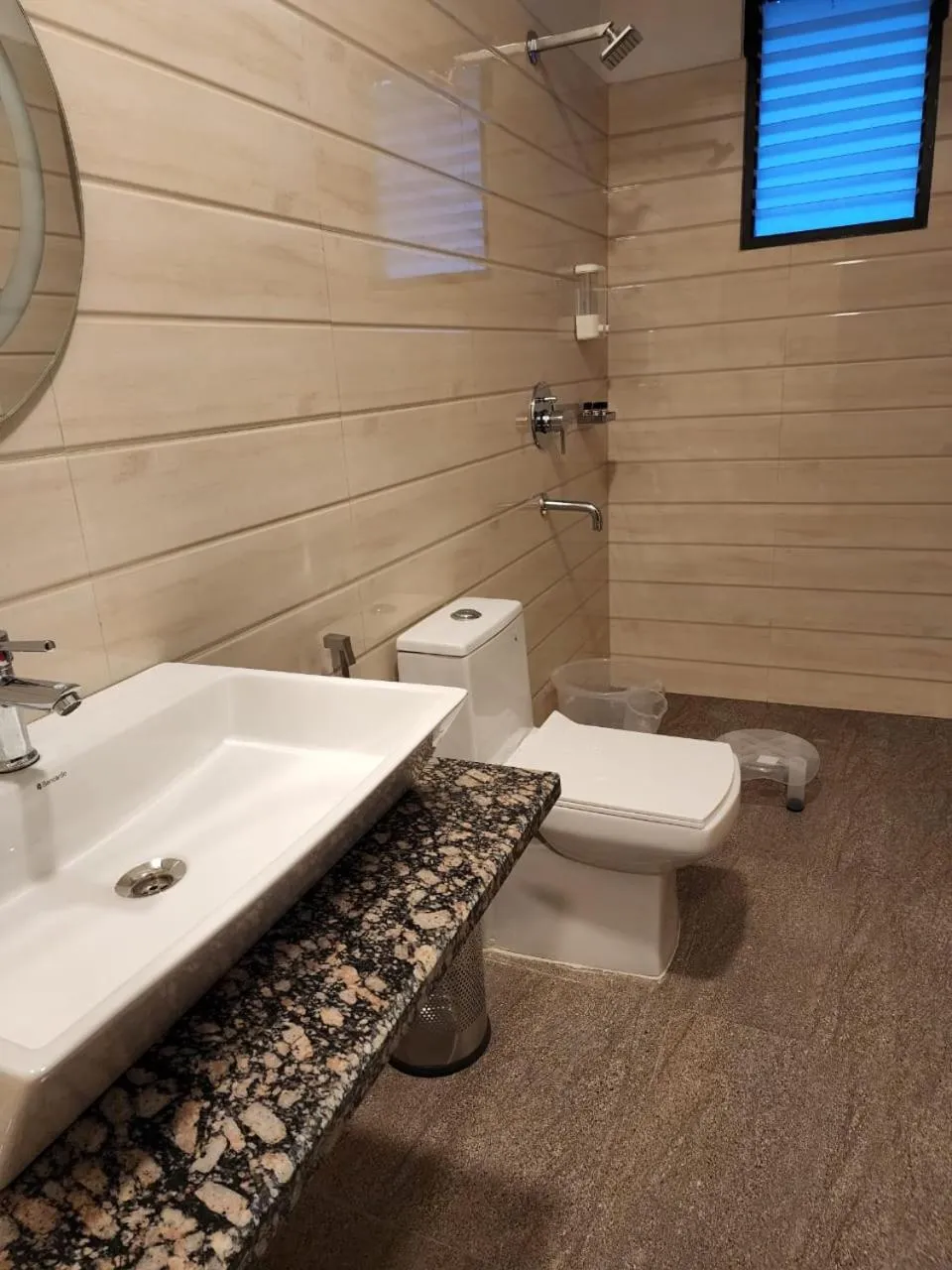 Shower in Rufina Lachung Kunga