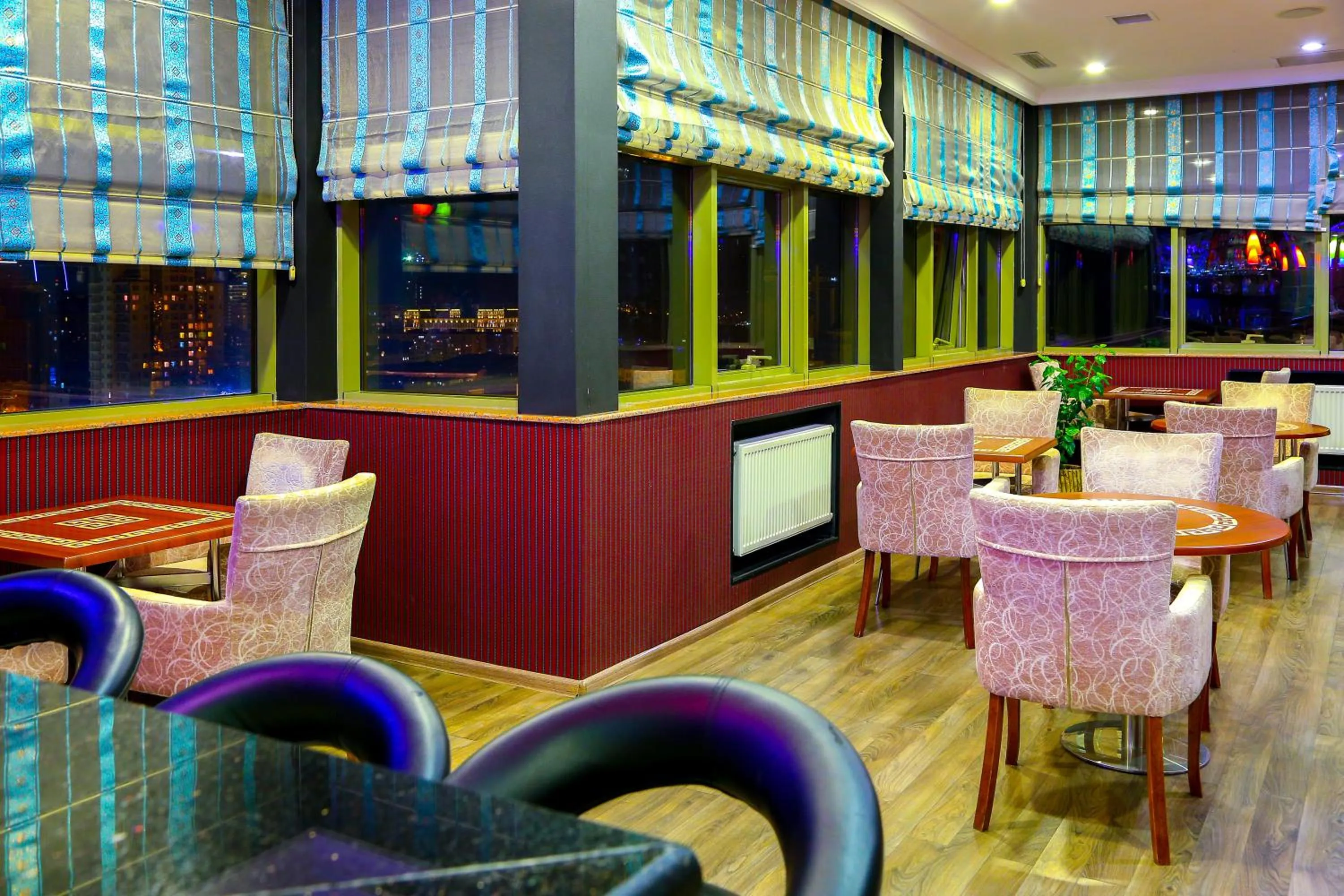 Lounge or bar in Central Park Baku