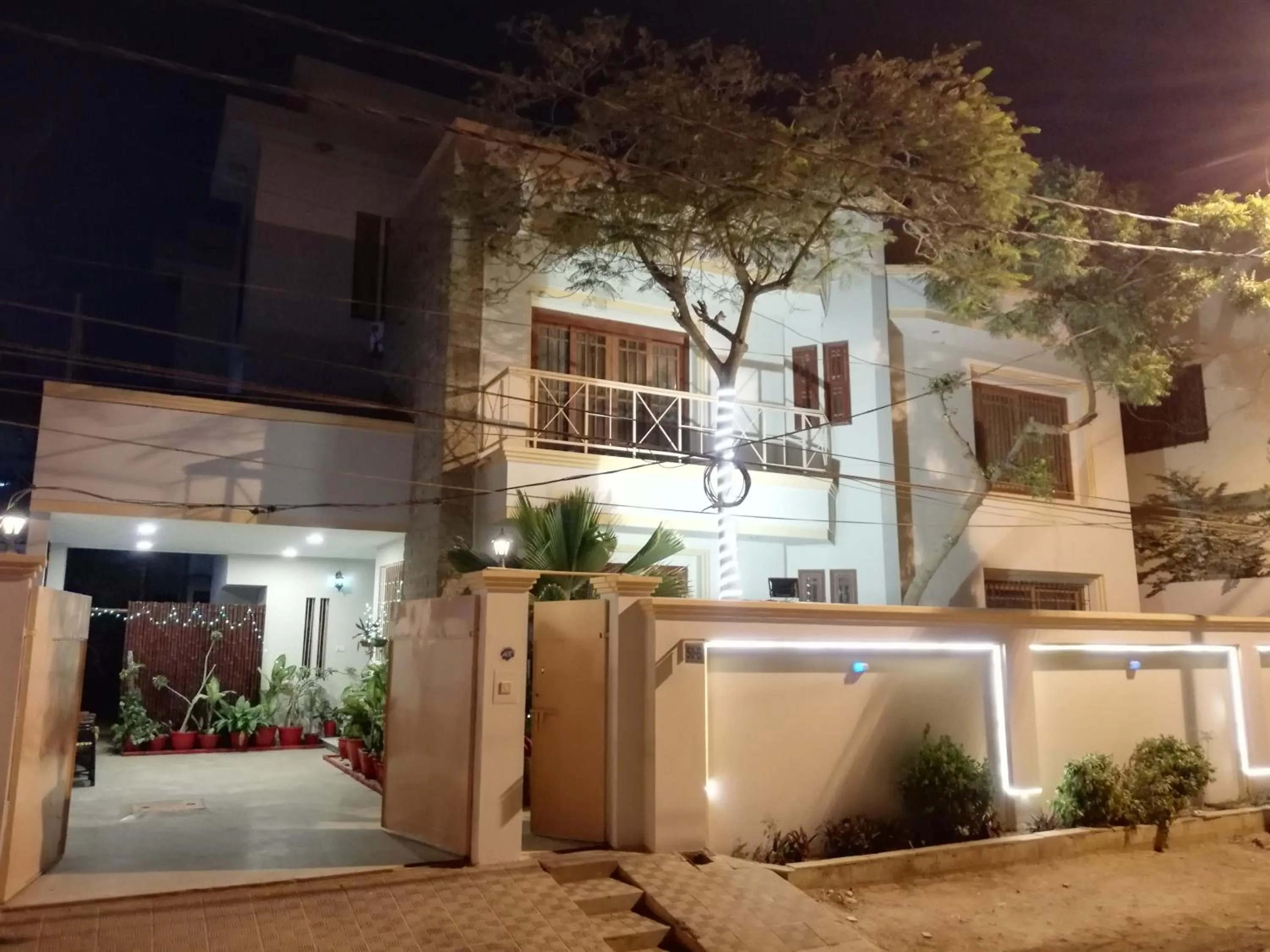 Property building in Hotel island Clifton