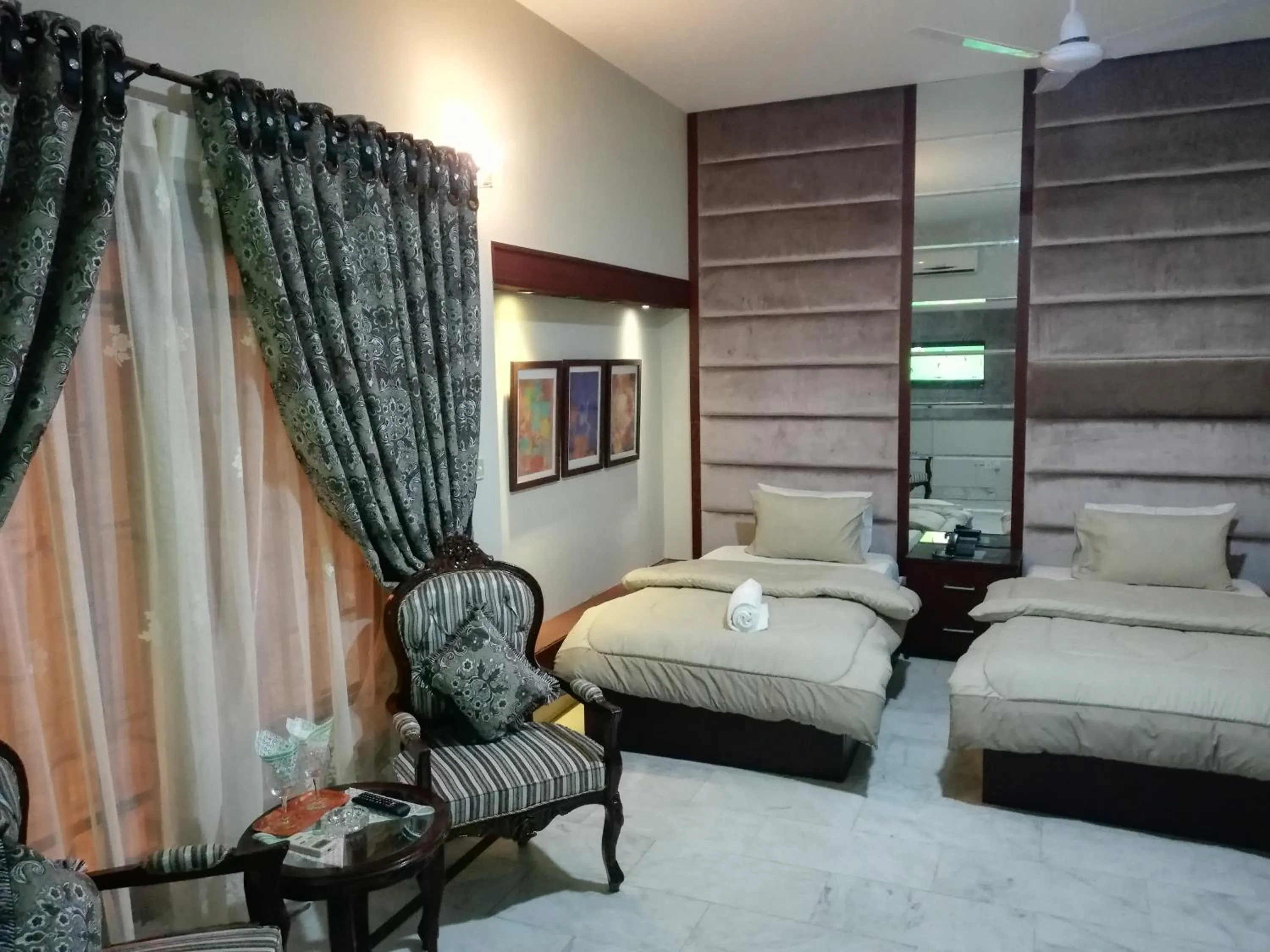 Photo of the whole room, Bed in Hotel island Clifton