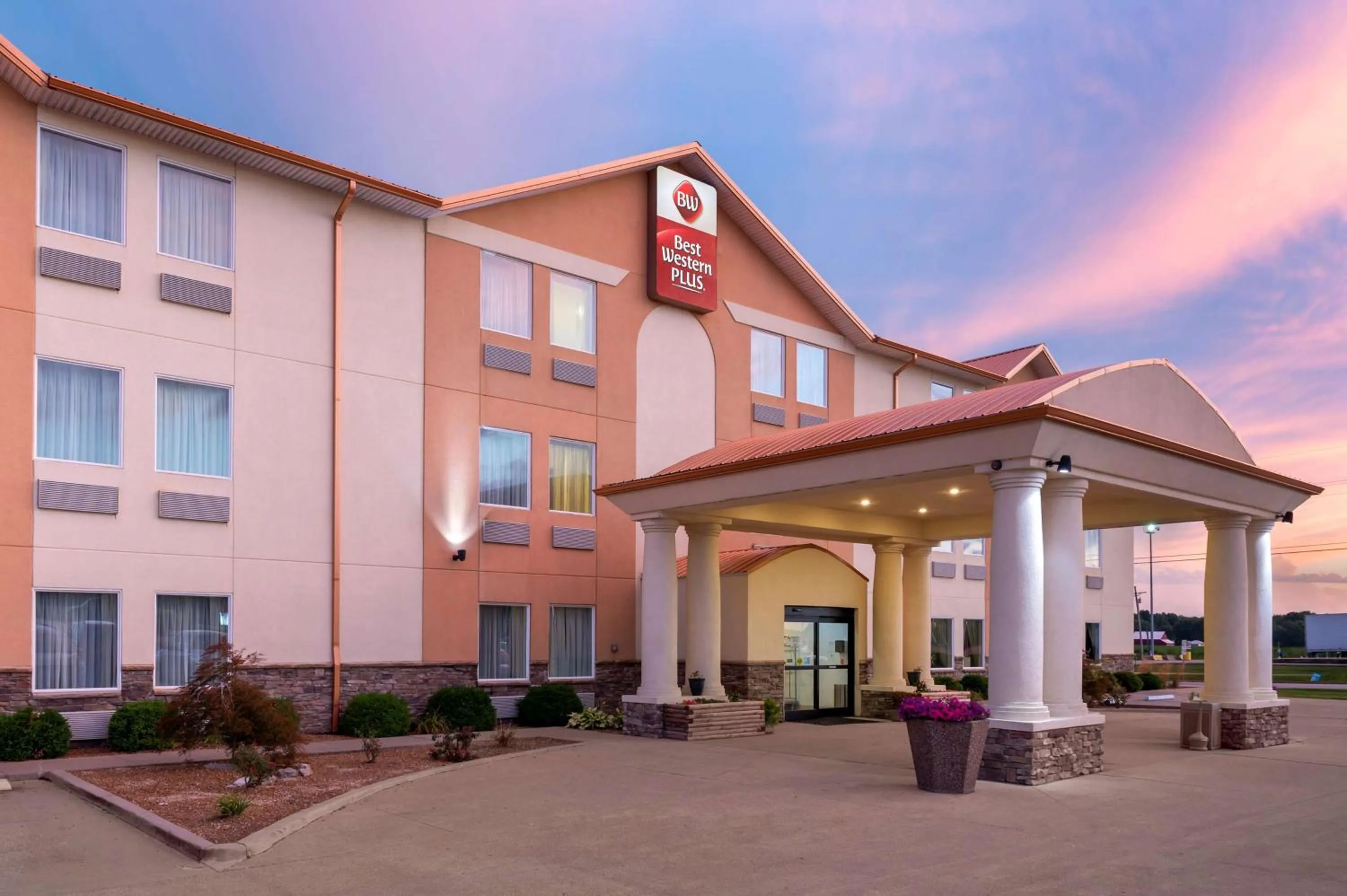 Property building in Best Western Plus Covered Bridge Inn