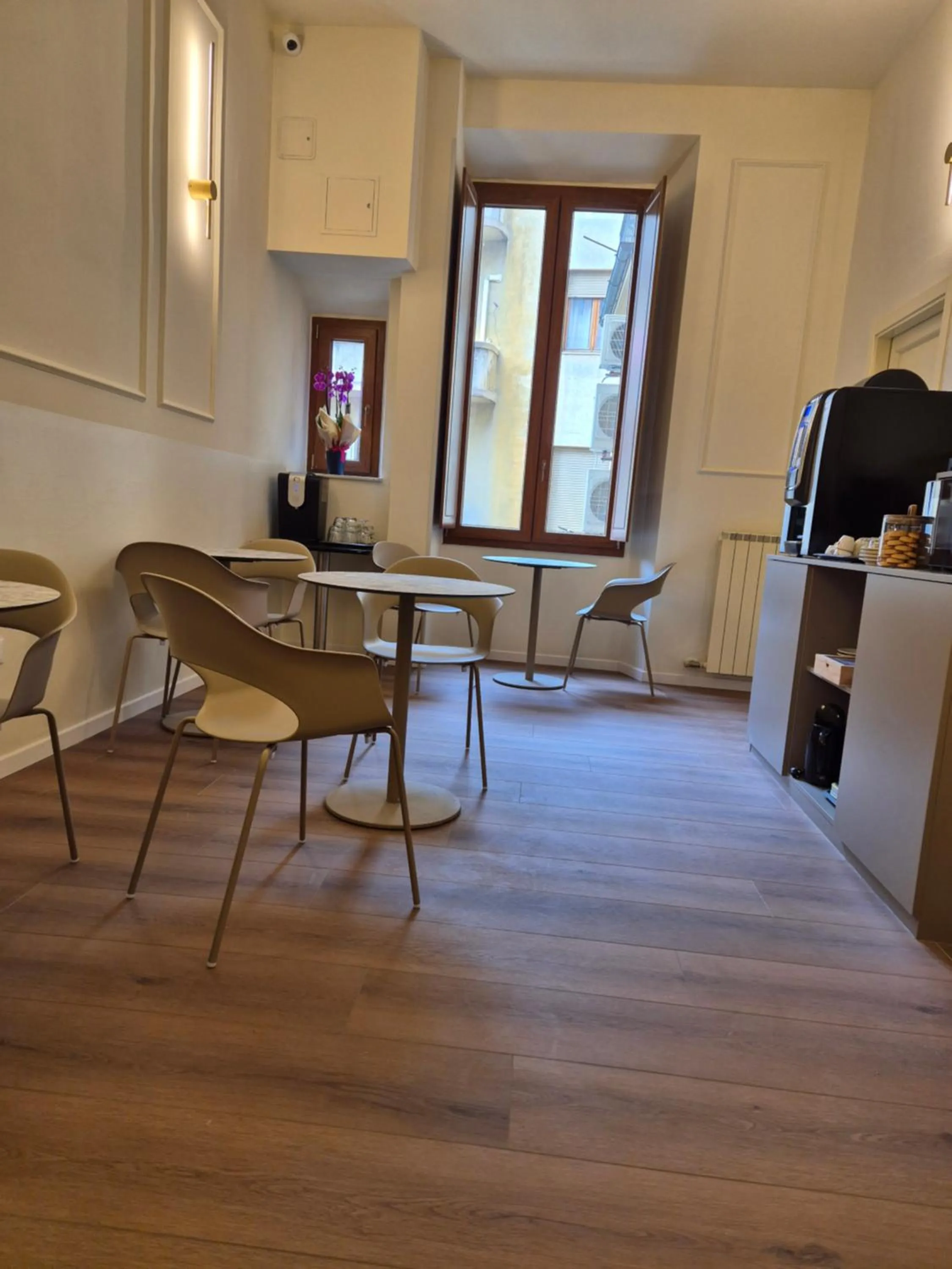 Communal lounge/ TV room in Hotel Duca D'Aosta