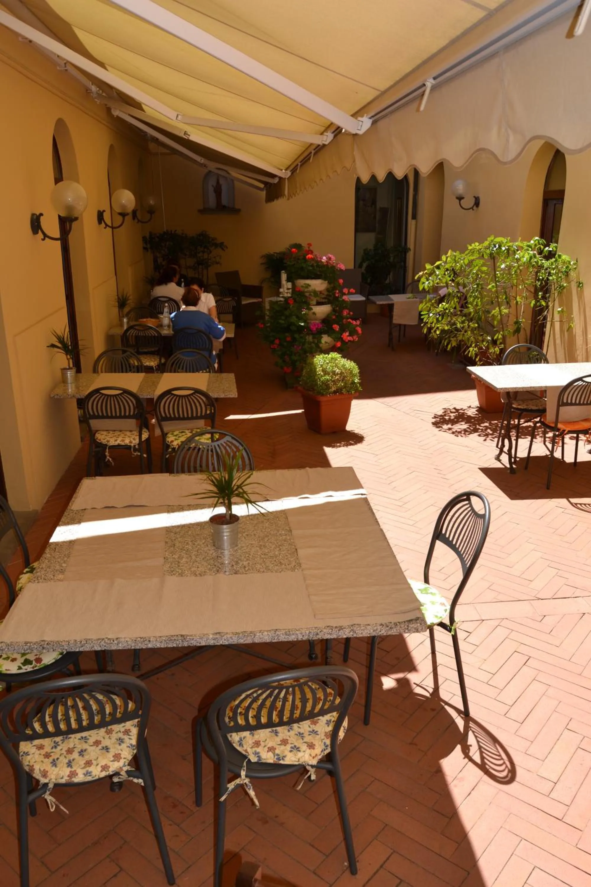 Restaurant/places to eat in Hotel San Lino