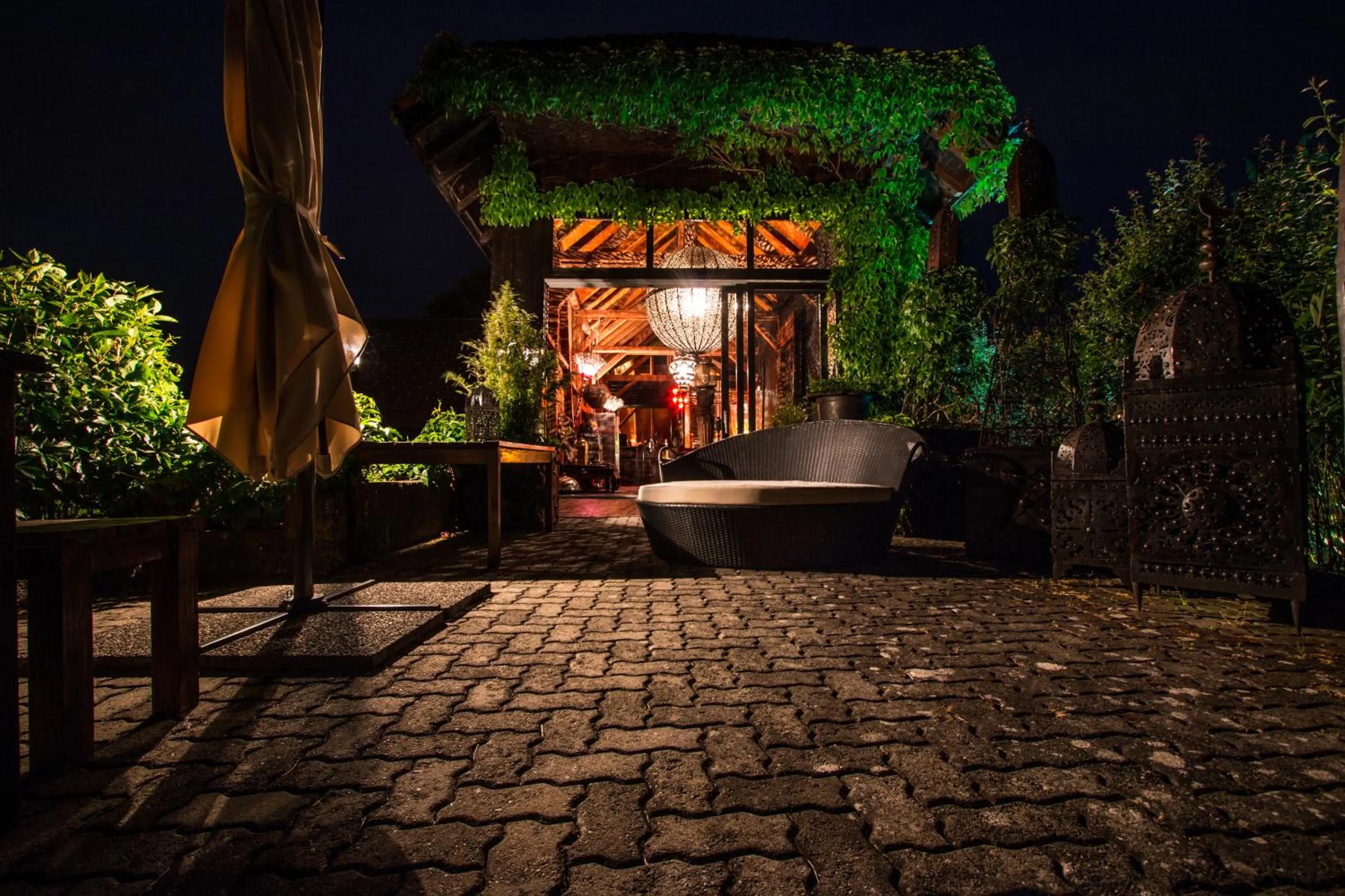 Garden in Bijou Hotel / Love and Romance