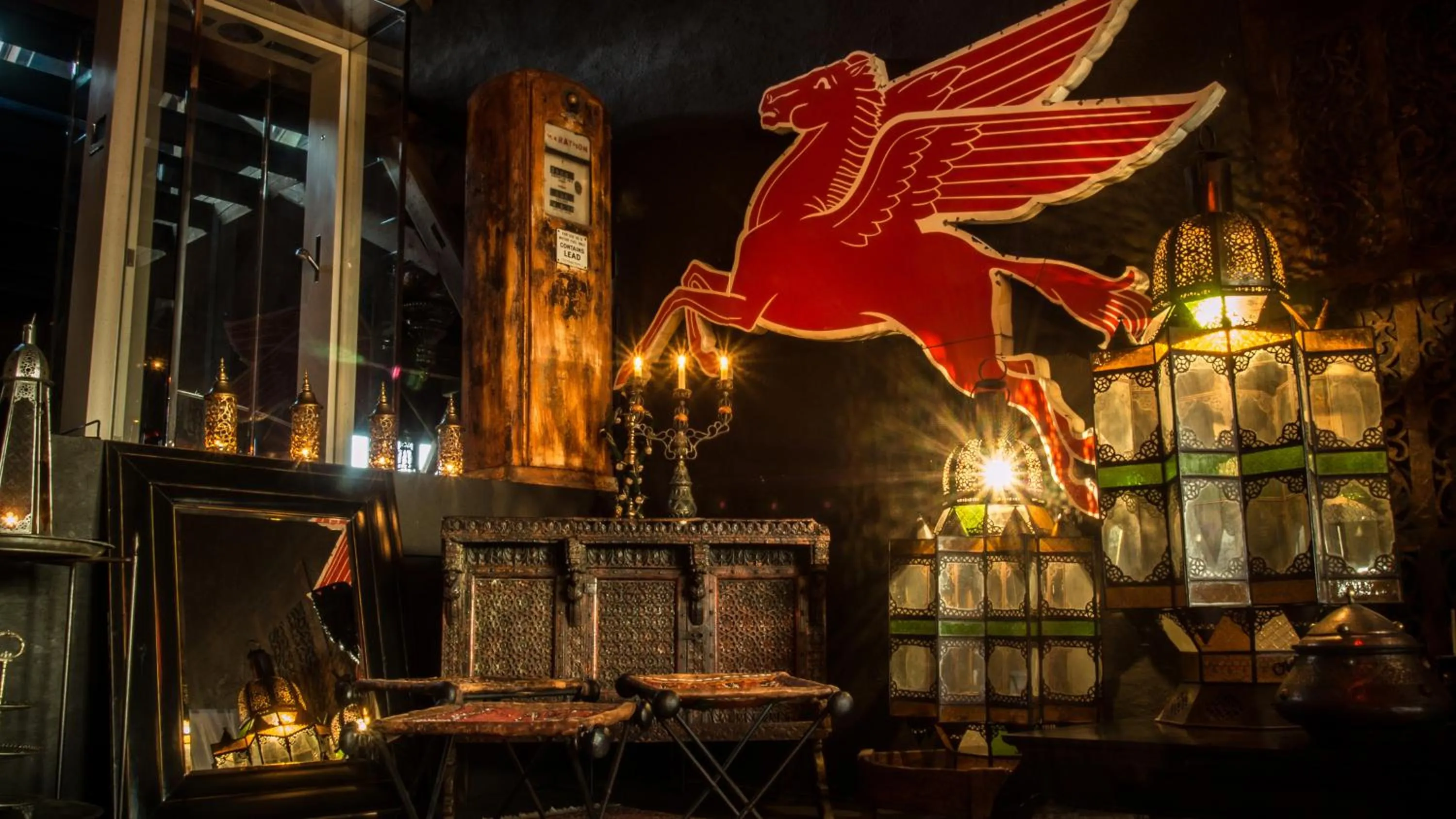 Decorative detail in Bijou Hotel / Love and Romance