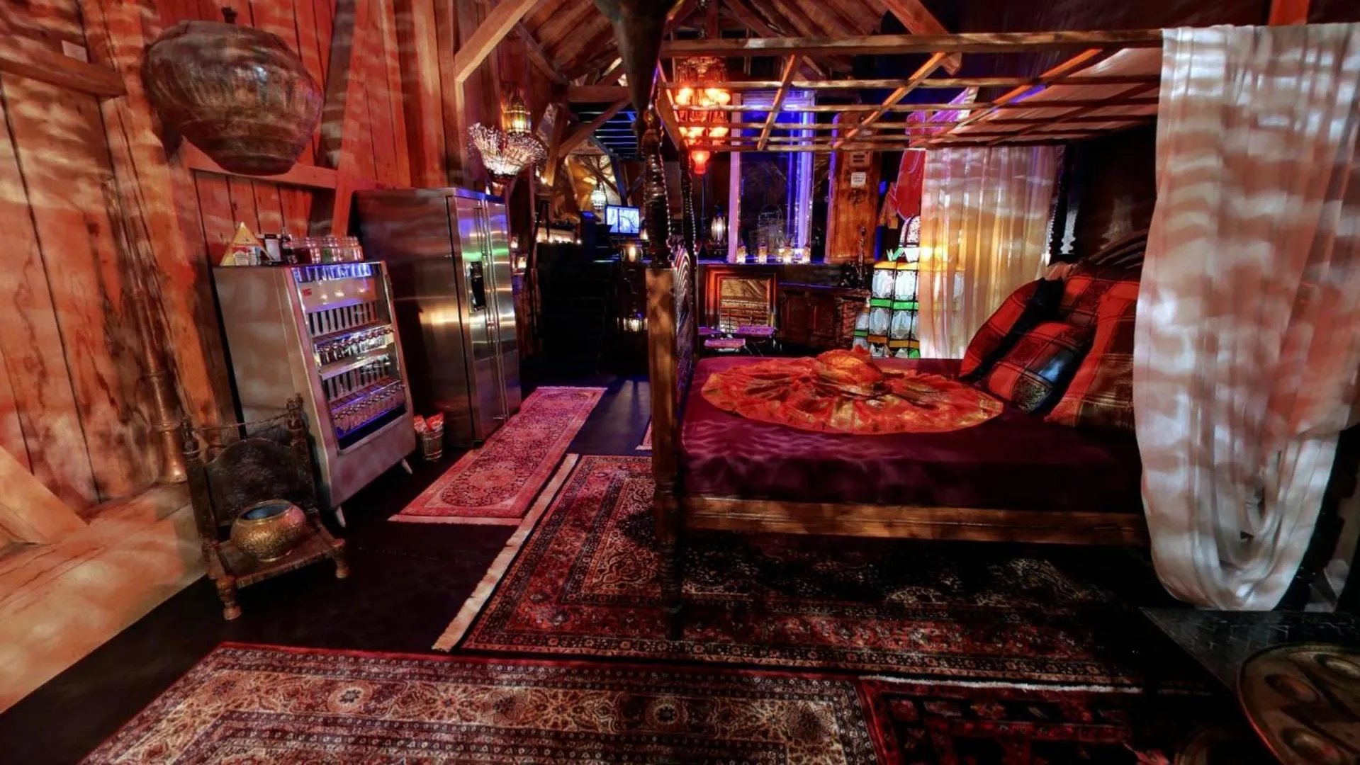 Bed in Bijou Hotel / Love and Romance