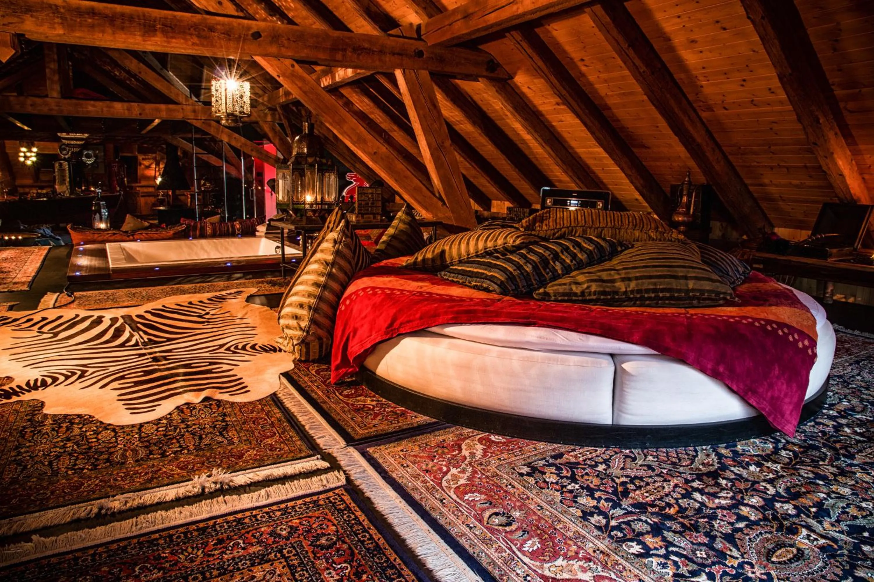 Living room, Bed in Bijou Hotel / Love and Romance