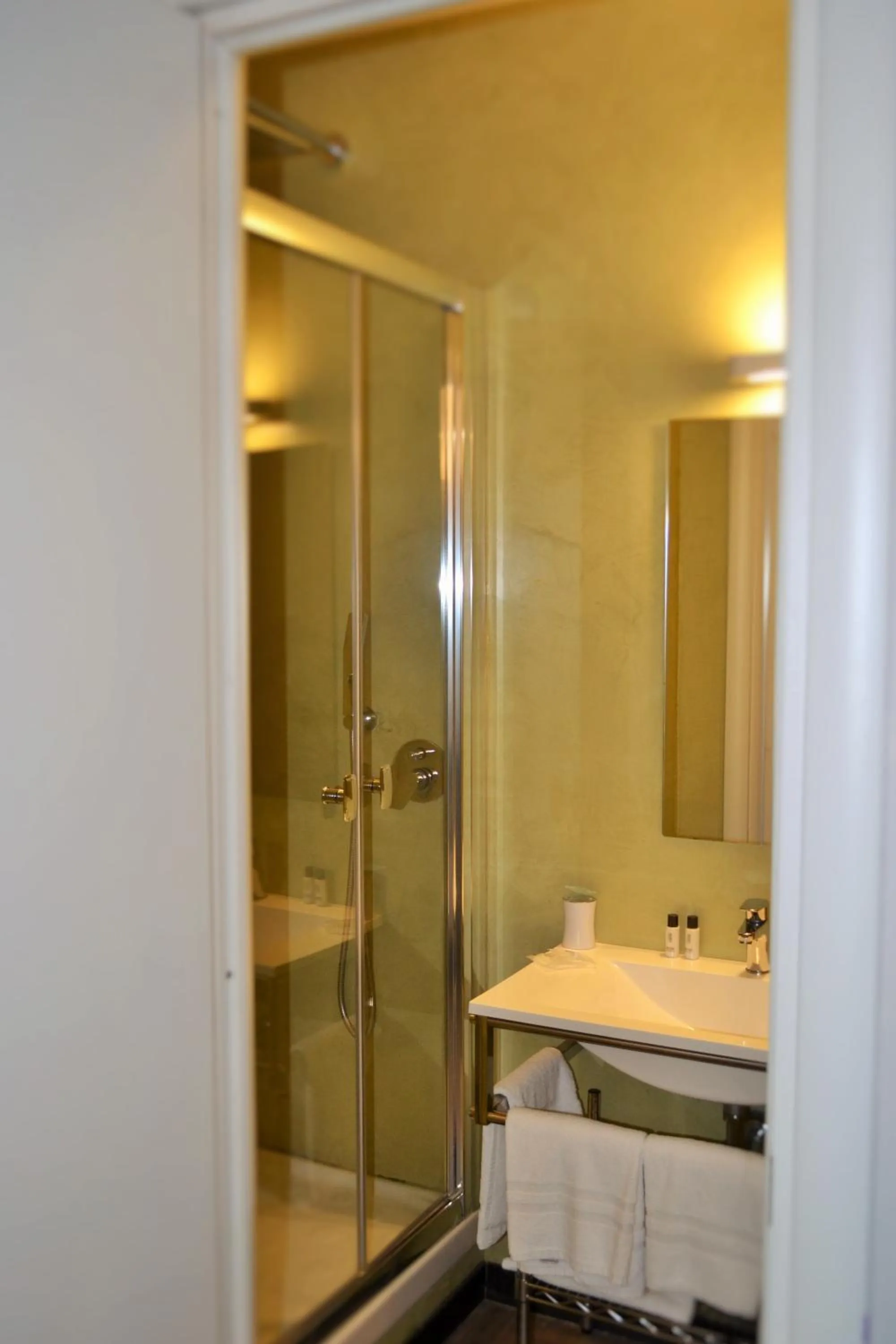 Bathroom in MA Hotel