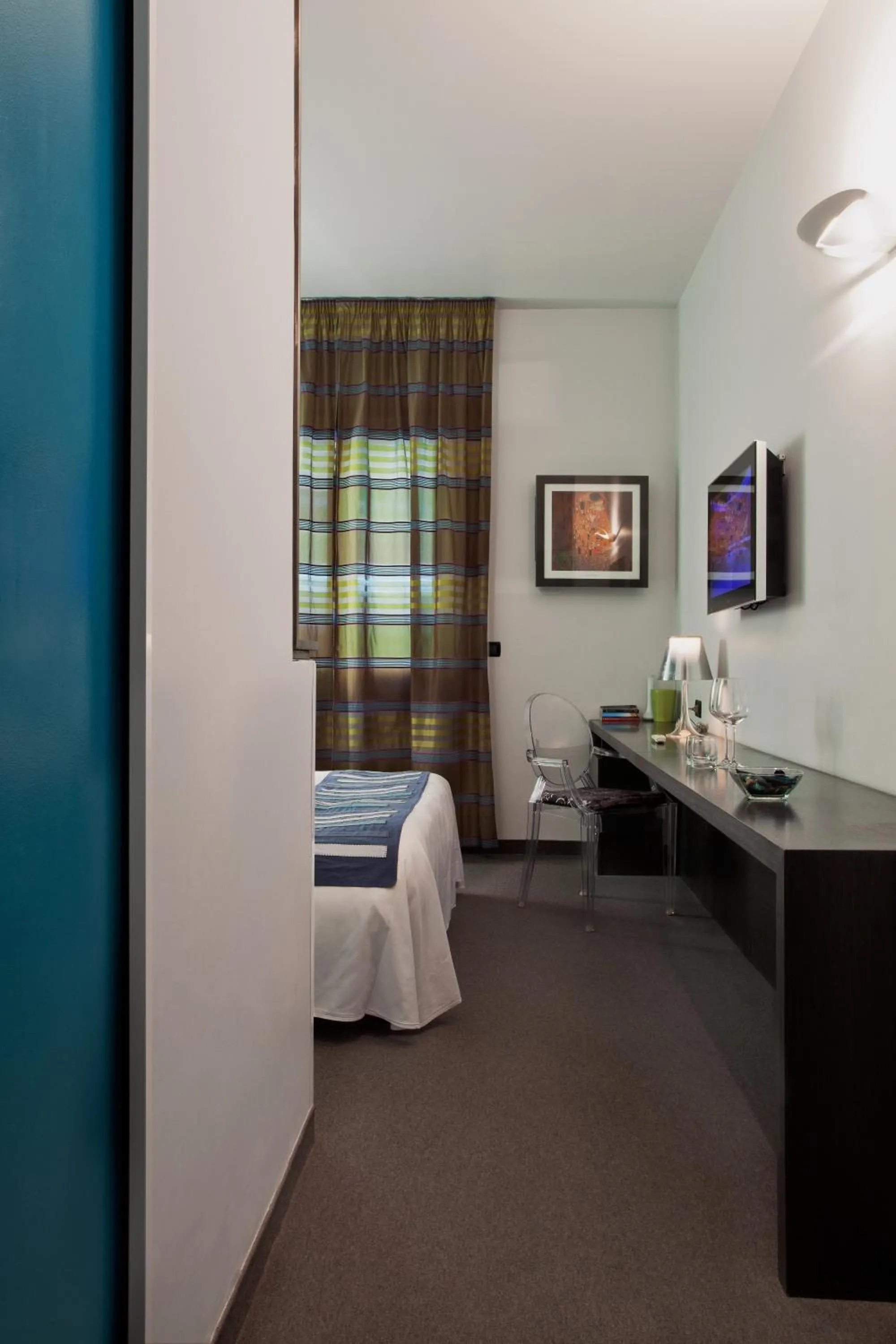 Day, Bed in MA Hotel