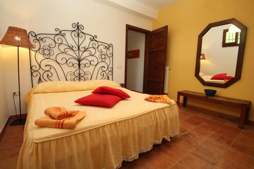 Two-Bedroom Apartment in Villa Tresino Appartamenti