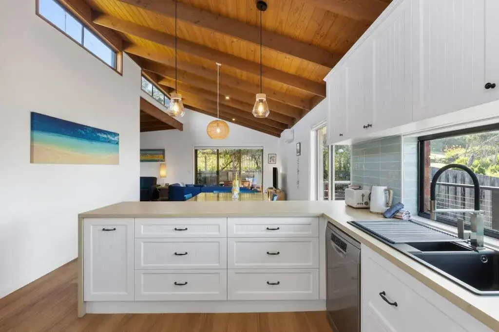 Sea Breeze on Orton - 5 minute walk to the beach! Sea Breeze on Orton - 5 minute walk to the beach!
