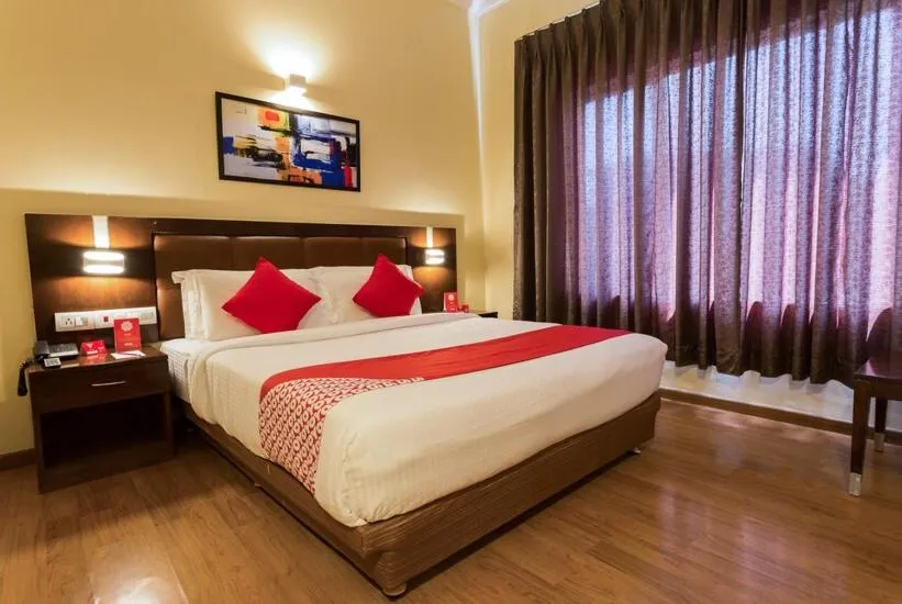 Bed in THE SENATE HOTEL