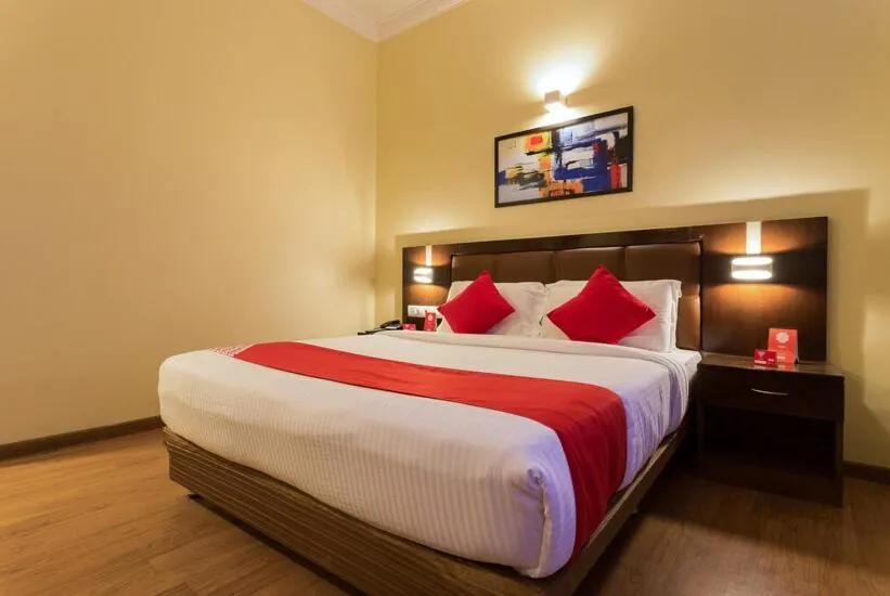 Bed in THE SENATE HOTEL