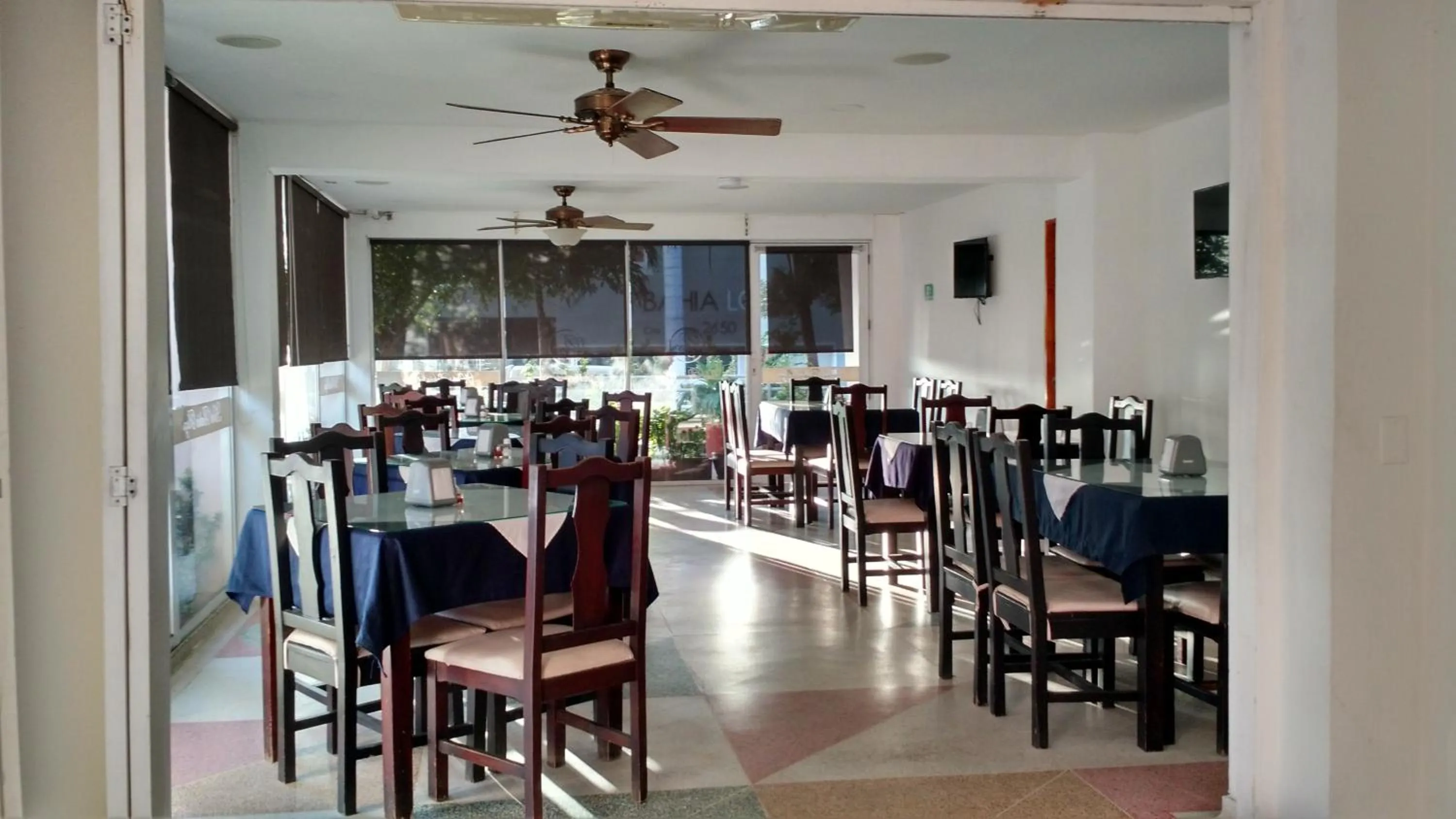 Restaurant/places to eat in Hotel Bahia Plaza