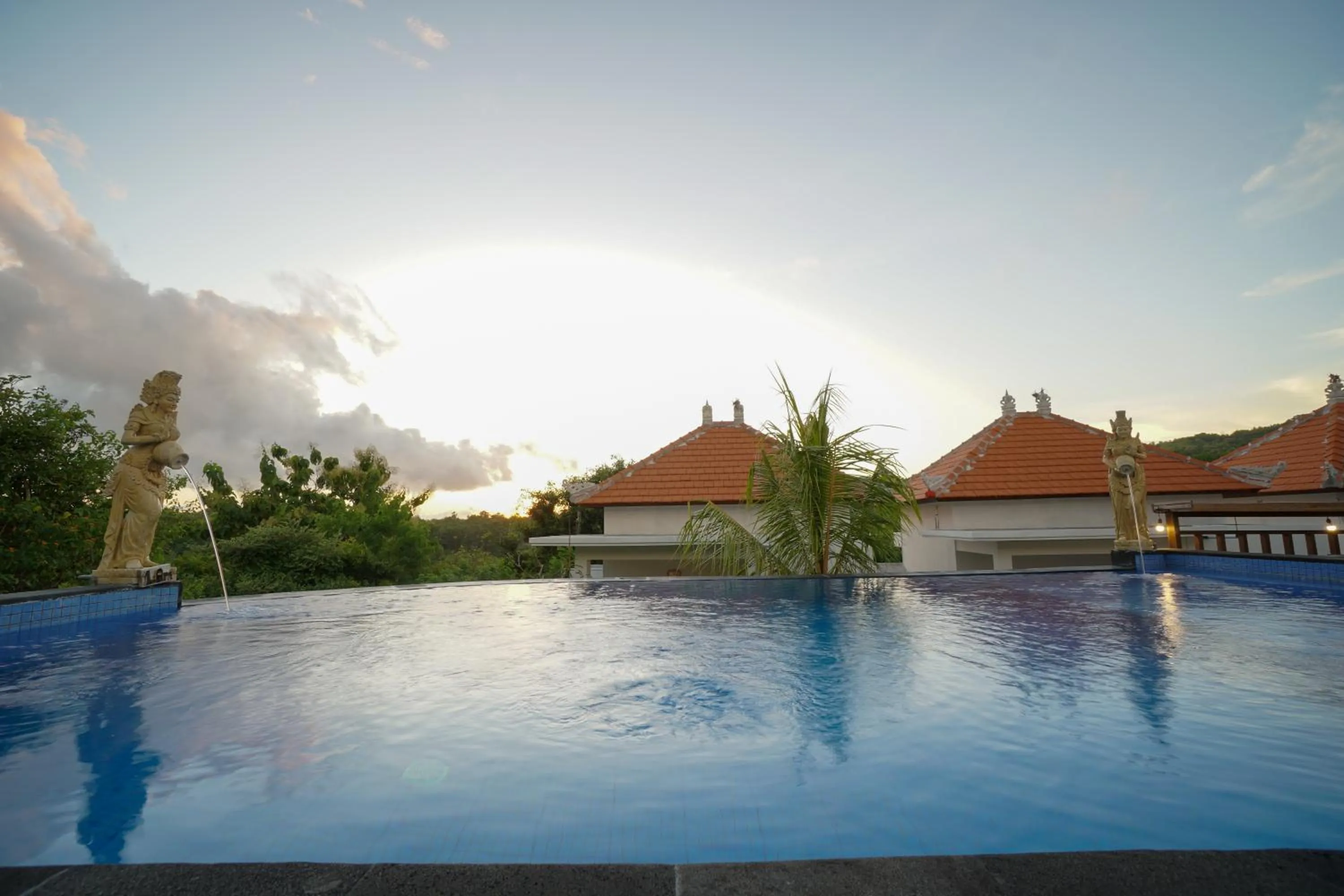 Swimming pool in Innora Jungle Resort And Spa