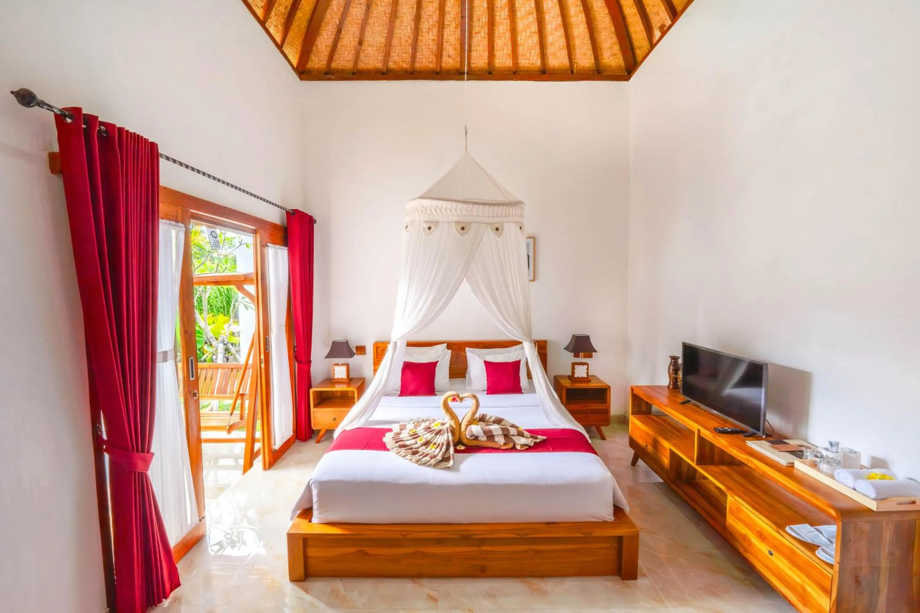 Bed in Innora Jungle Resort And Spa
