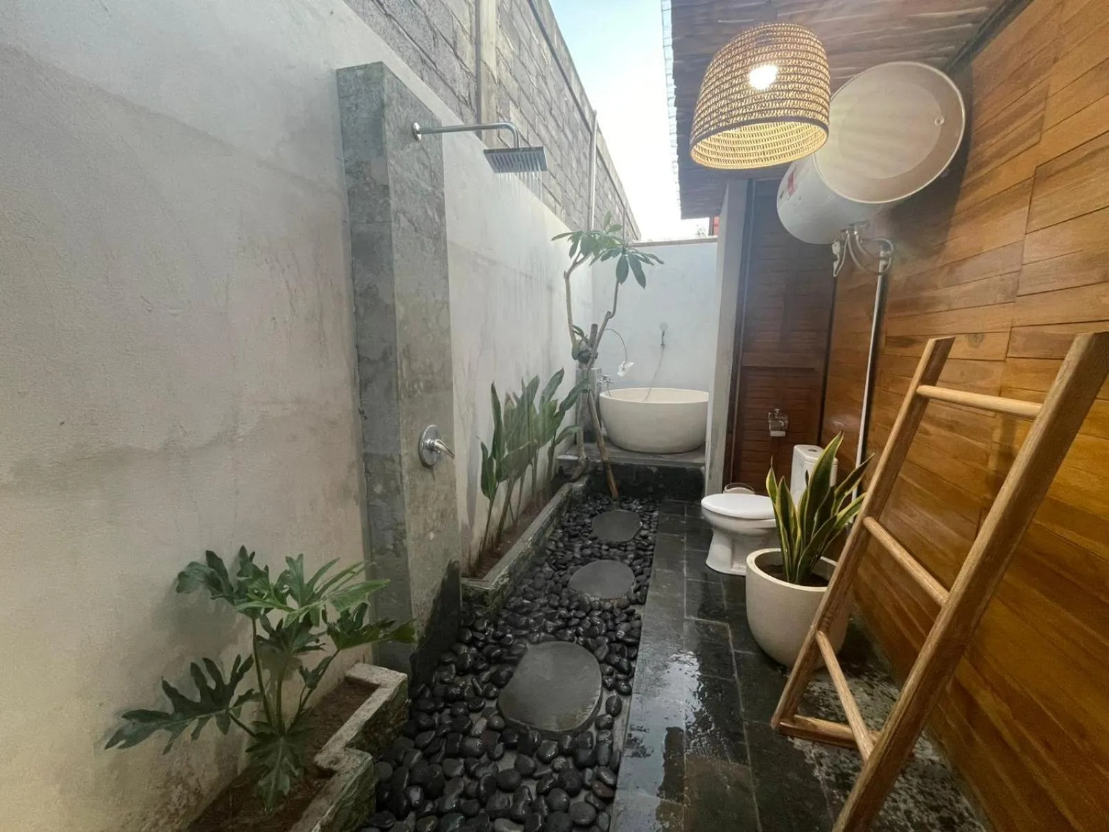 Toilet in Innora Jungle Resort And Spa