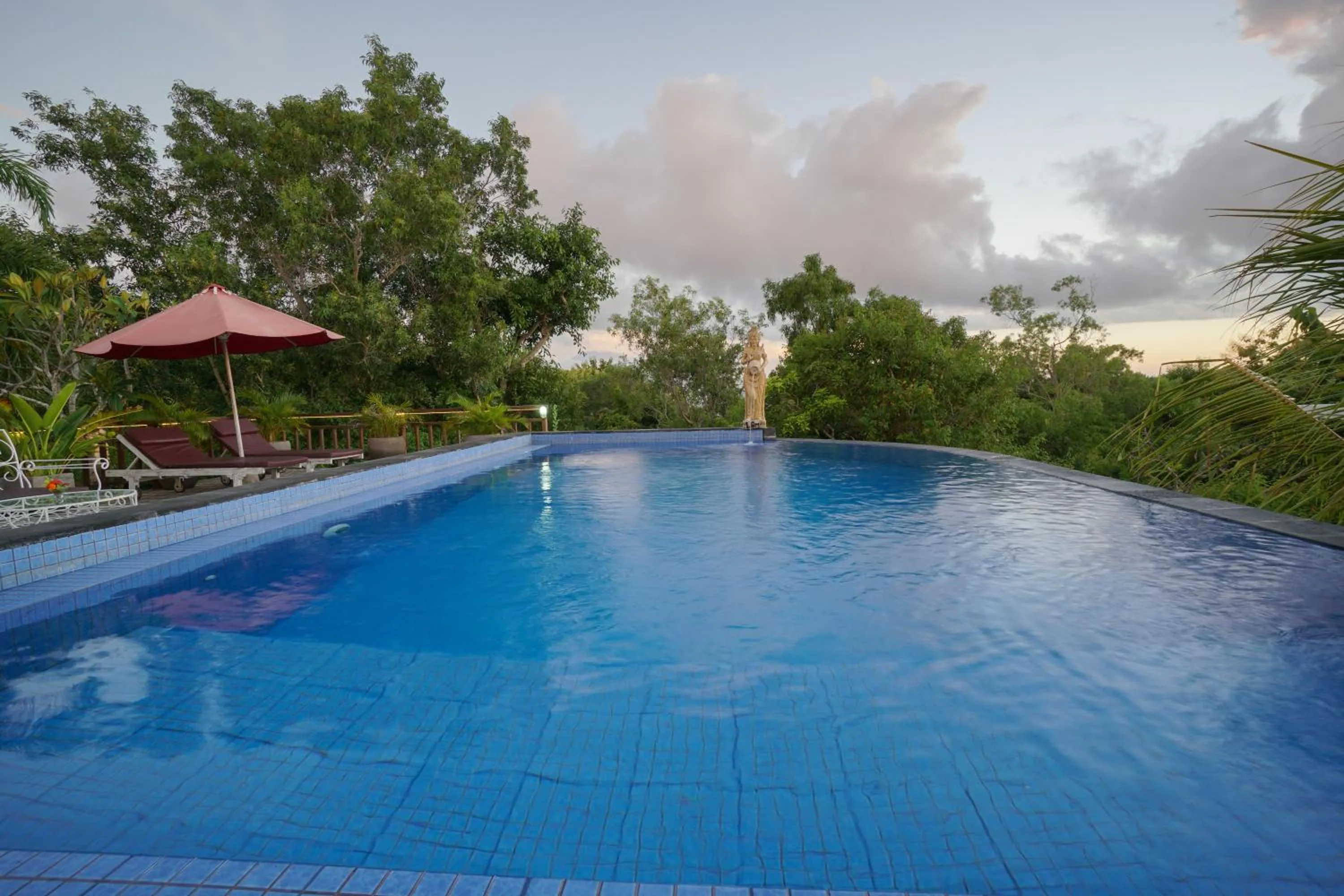 Swimming pool in Innora Jungle Resort And Spa
