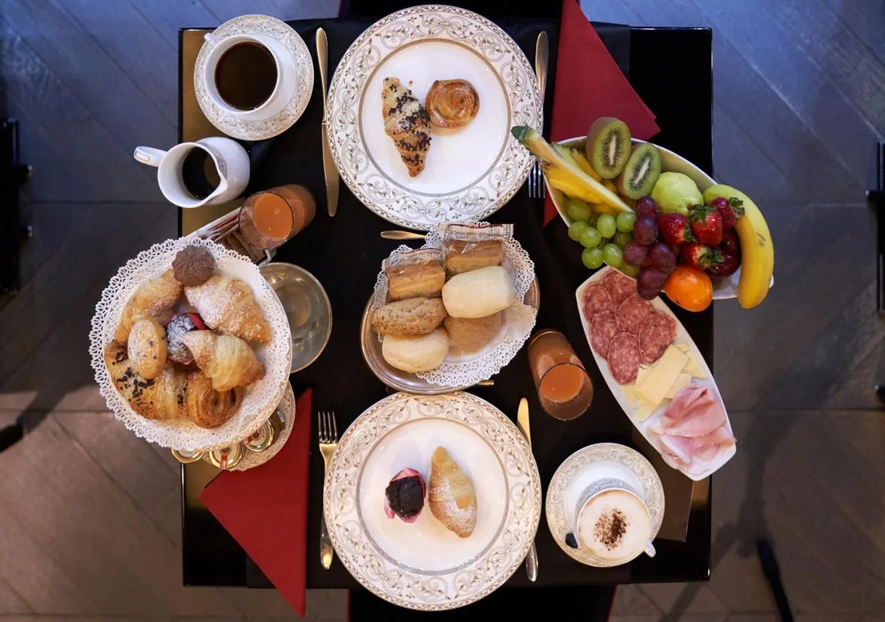 Food and drinks in Hotel Palazzo Barbarigo Sul Canal Grande