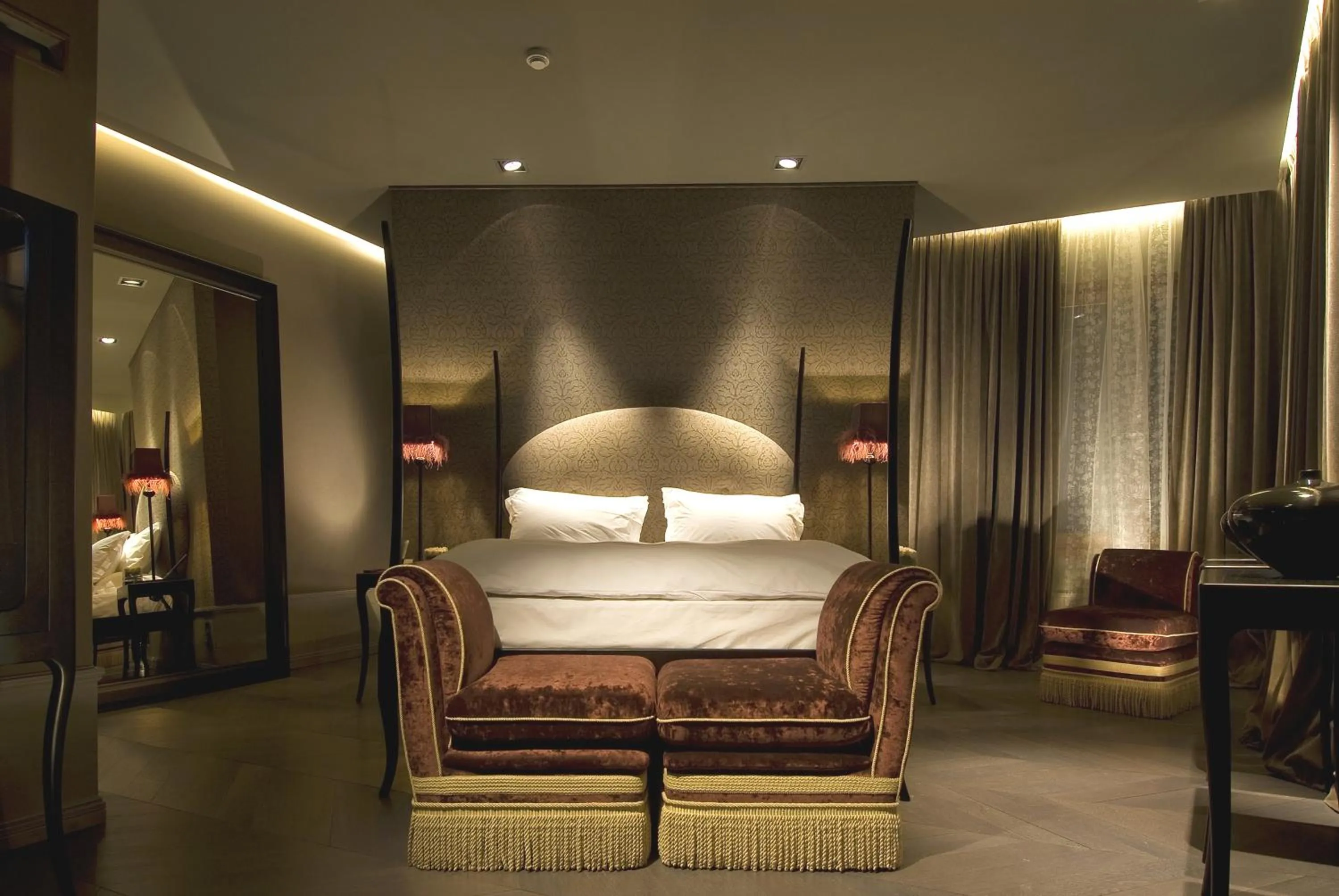 Decorative detail, Bed in Hotel Palazzo Barbarigo Sul Canal Grande