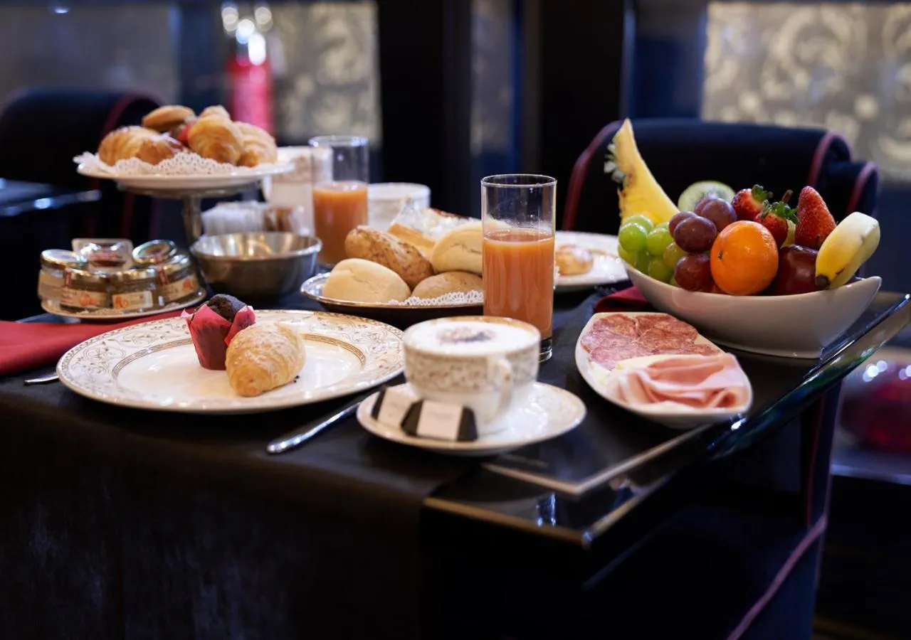 Food and drinks in Hotel Palazzo Barbarigo Sul Canal Grande