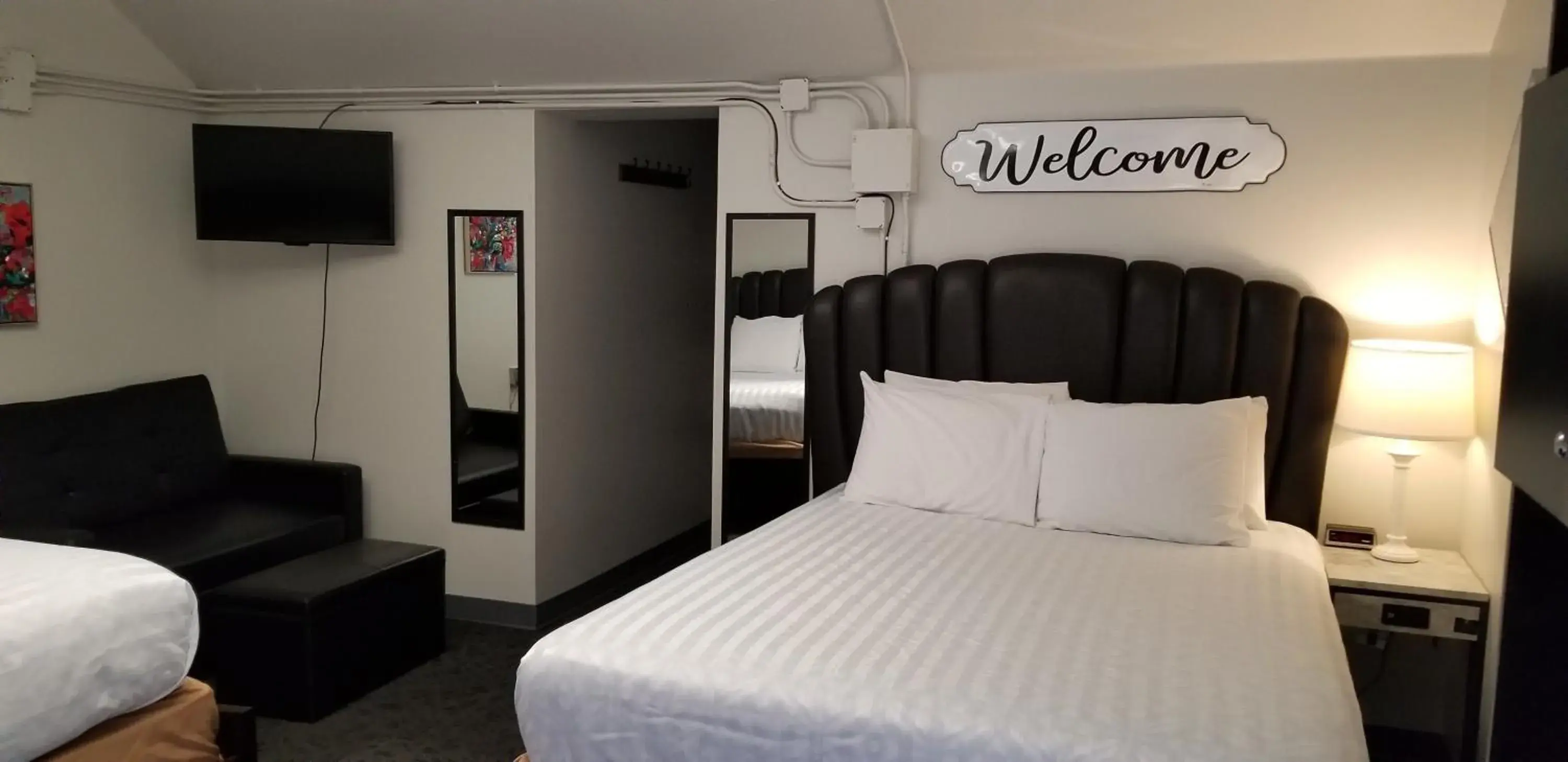 Queen Room with Two Queen Beds in Deep Water Inn Queen Room with Two Queen Beds in Deep Water Inn