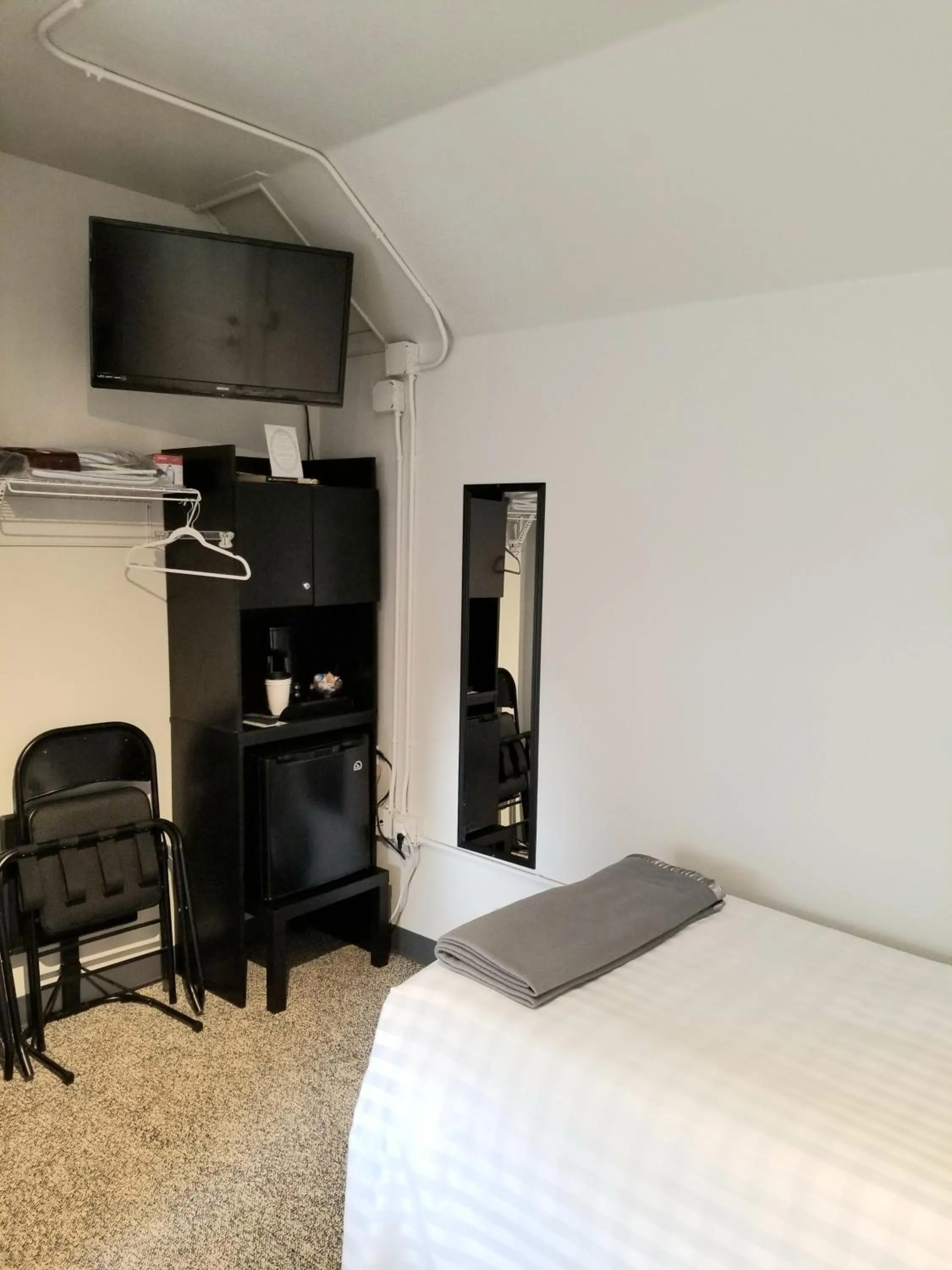 Bed in Deep Water Inn