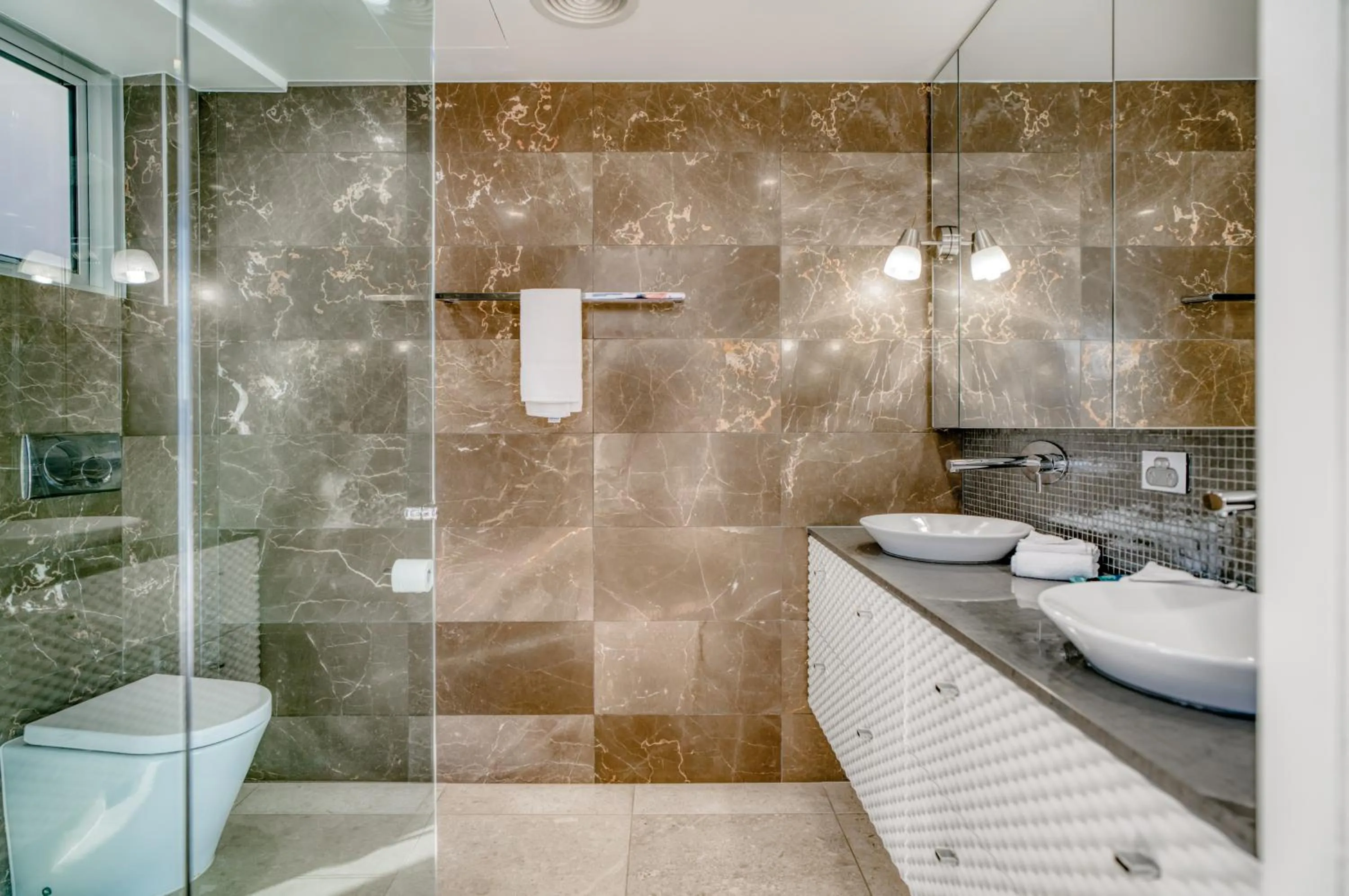 Shower in Sea Pearl A1 Beach Resort