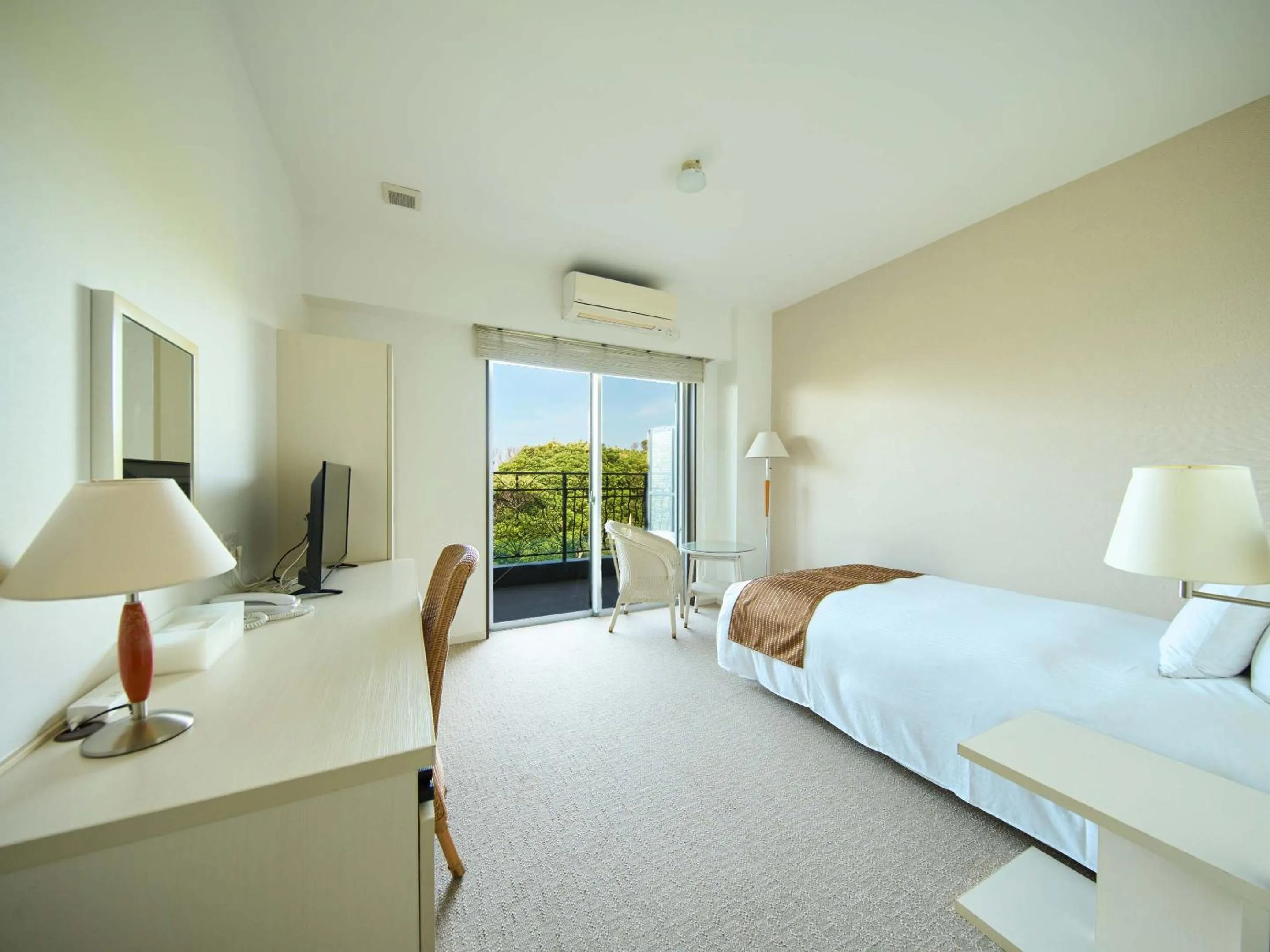 Photo of the whole room, Bed in Hotel Holistic Resort Wakayama