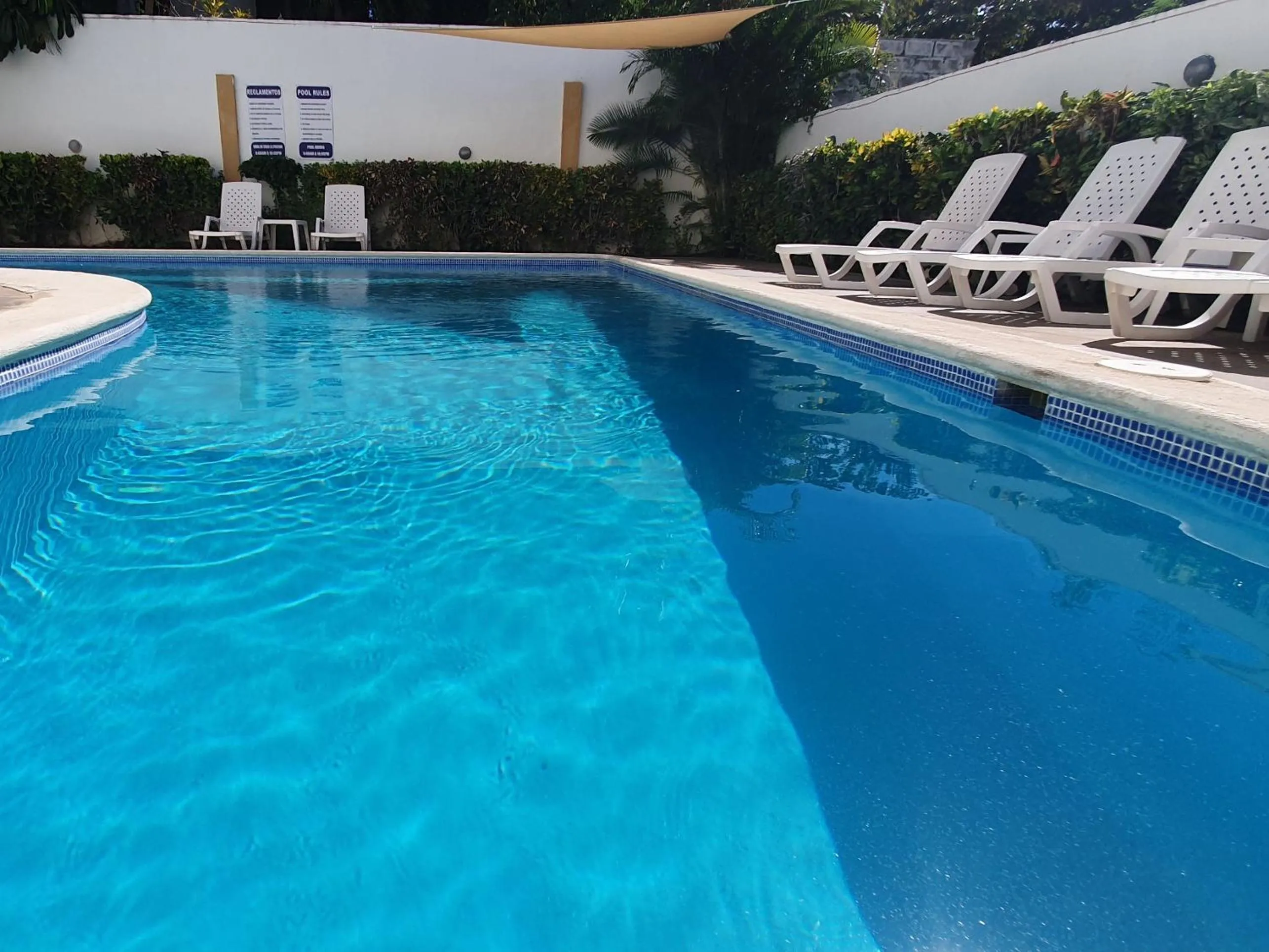 Swimming pool in Costambar