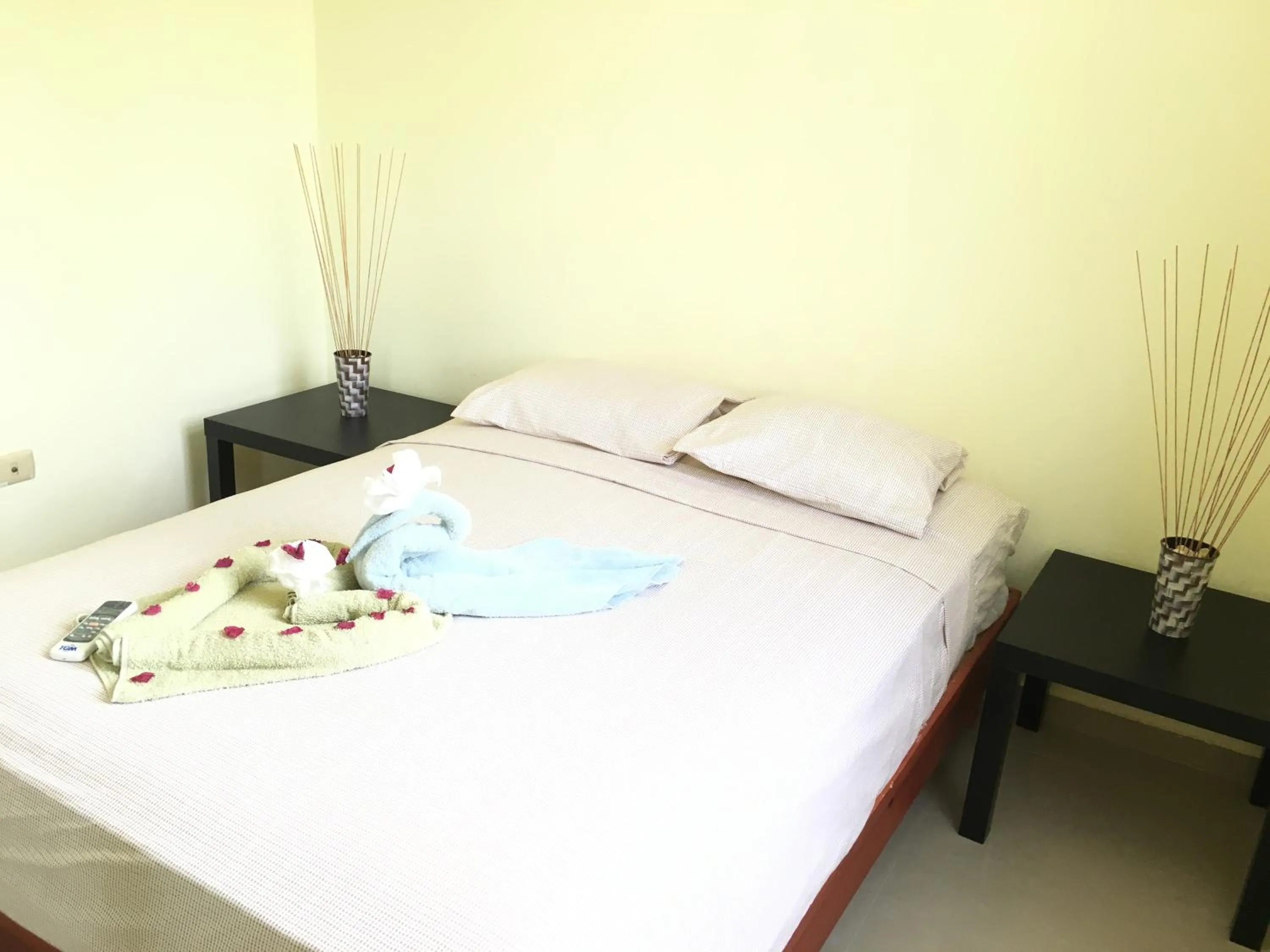 Bedroom, Bed in Costambar