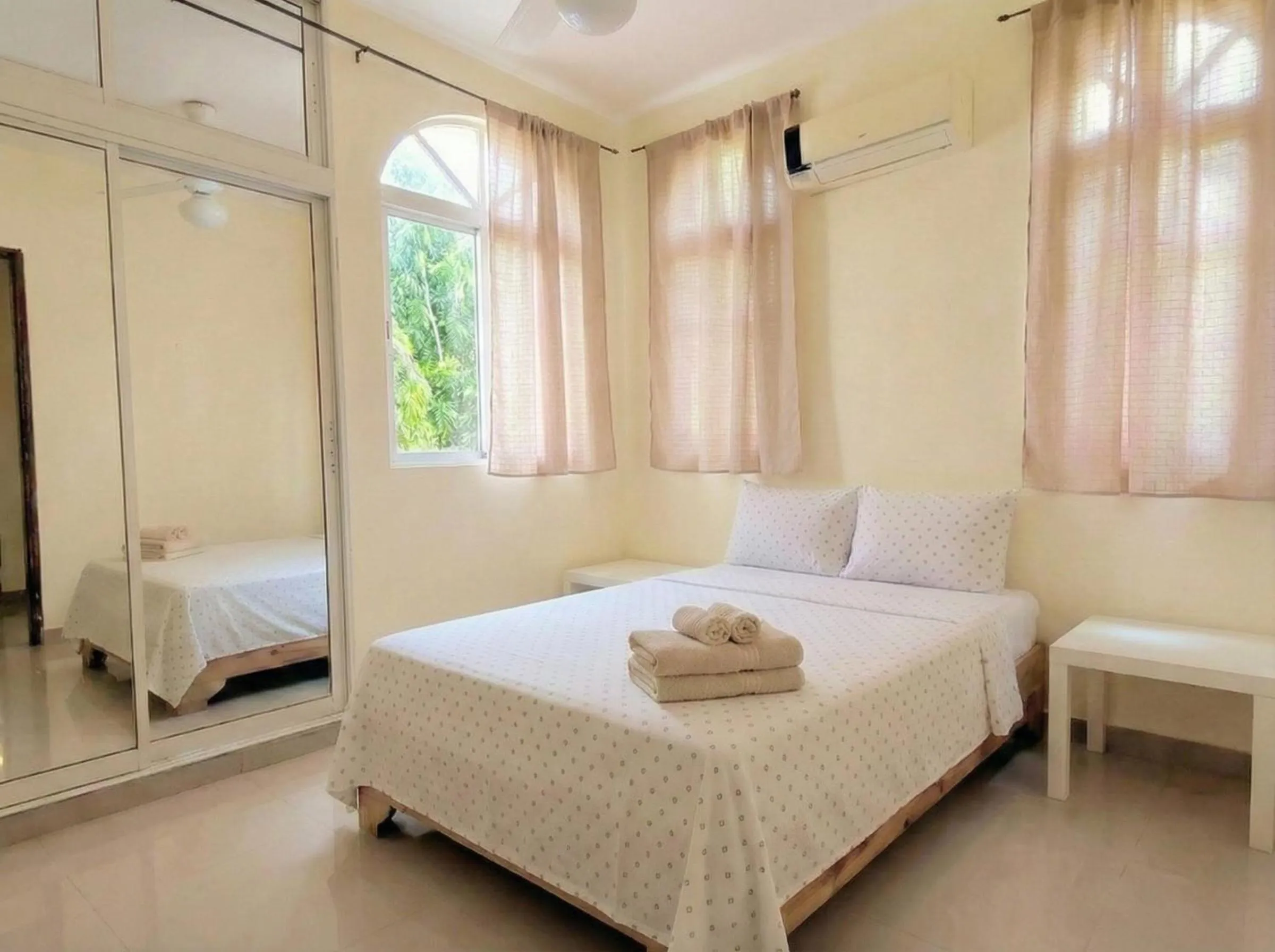 Bedroom, Bed in Costambar