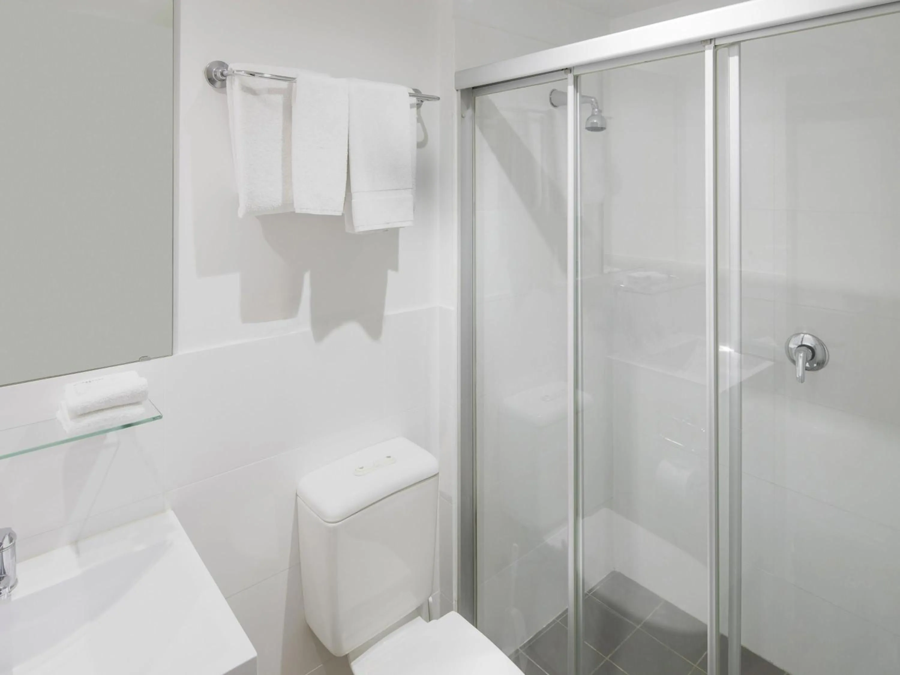 Bedroom in Mantra Castle Hill Sydney, an Accor Hotel