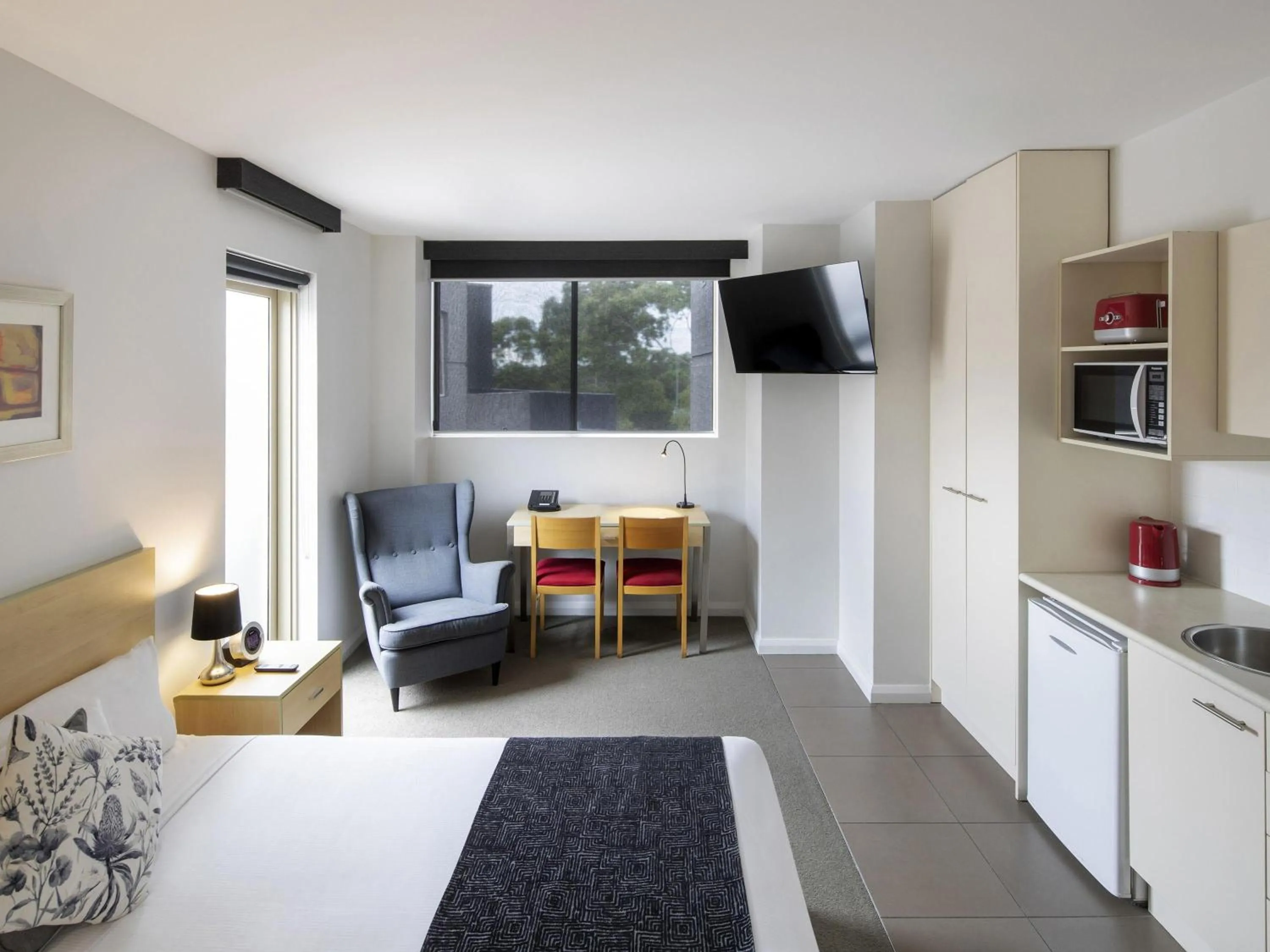 Bedroom in Mantra Castle Hill Sydney, an Accor Hotel