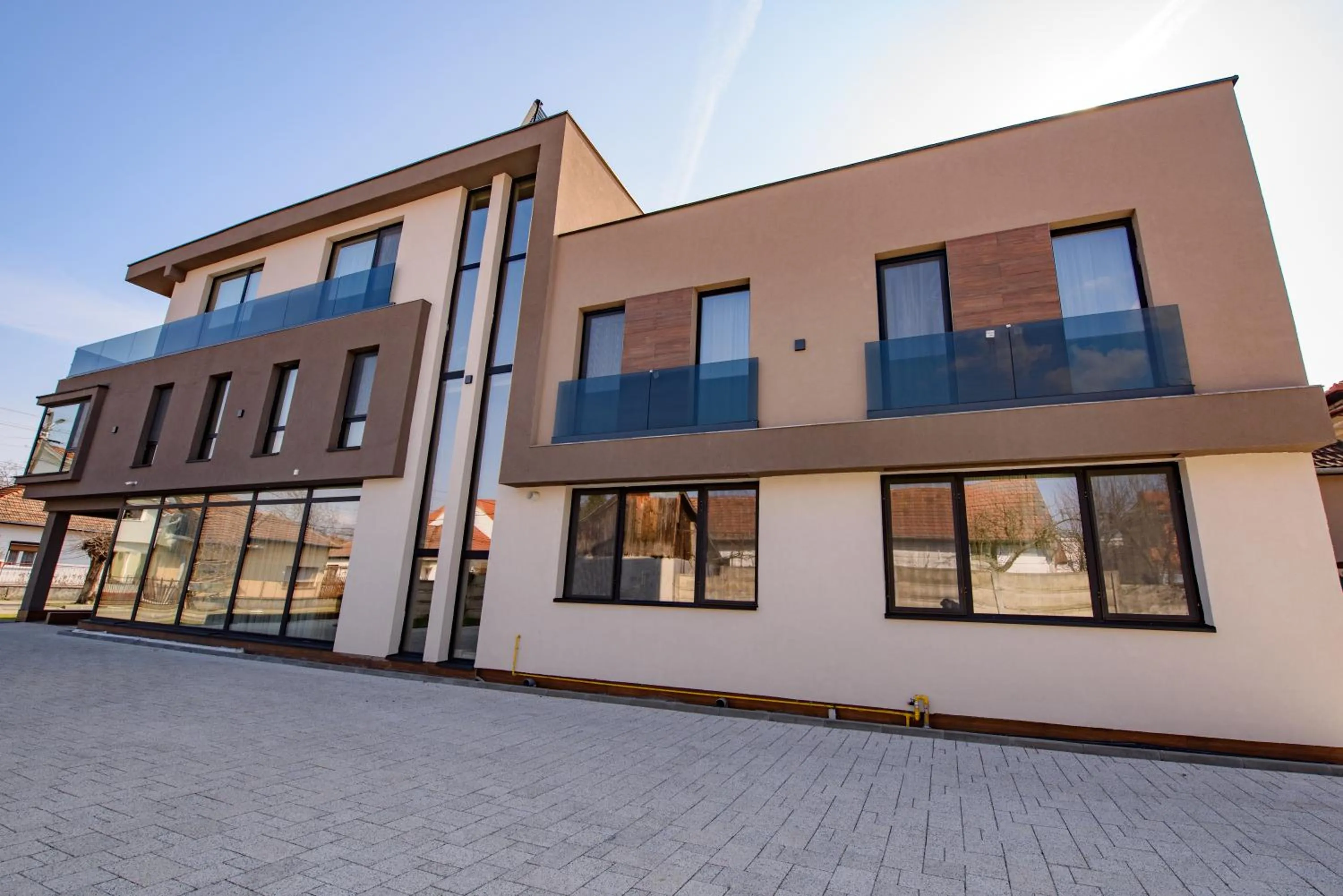 Property building in Vila Sarisa