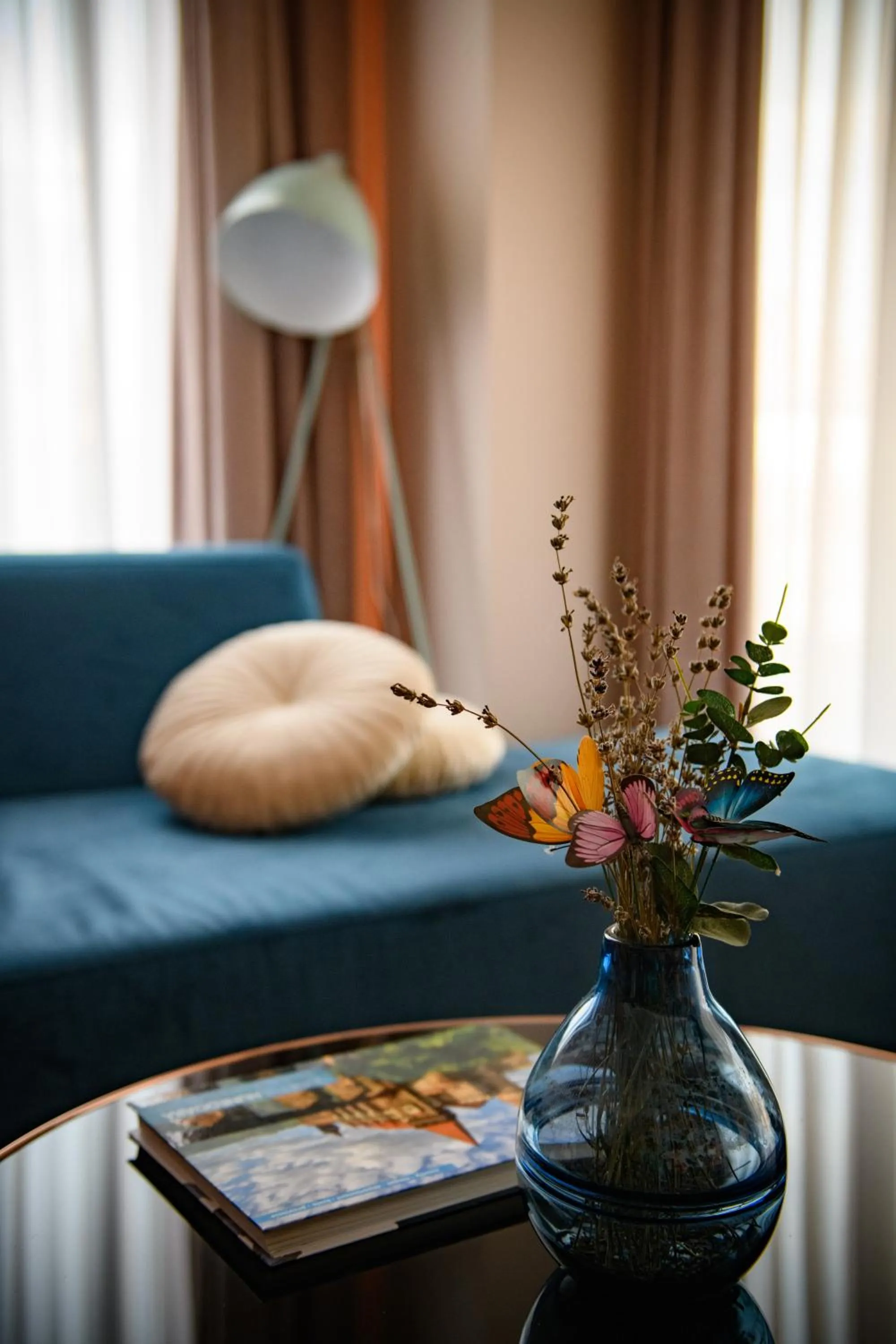 Seating area in Vila Sarisa