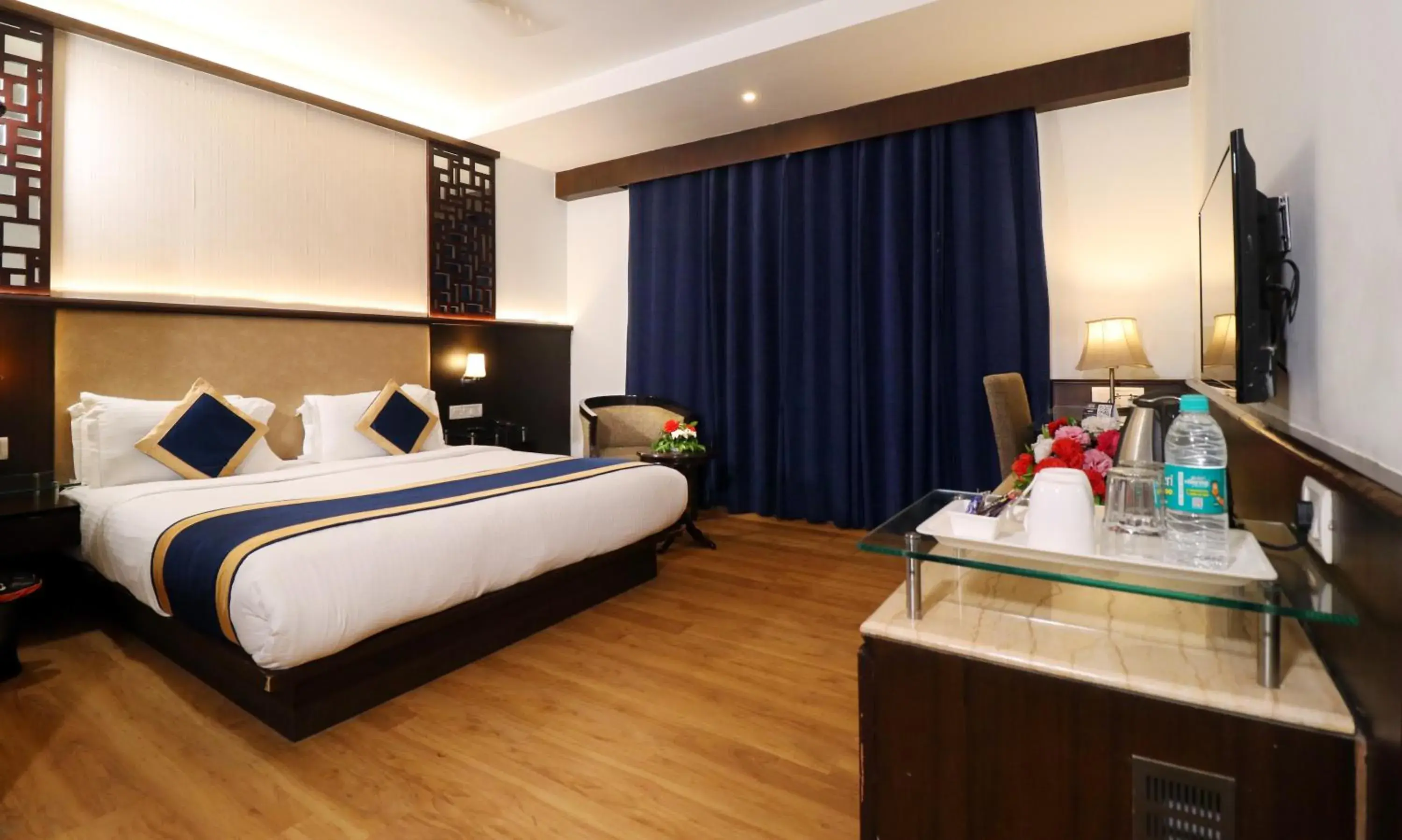 View (from property/room), Bed in Hotel Myriad View (from property/room), Bed in Hotel Myriad