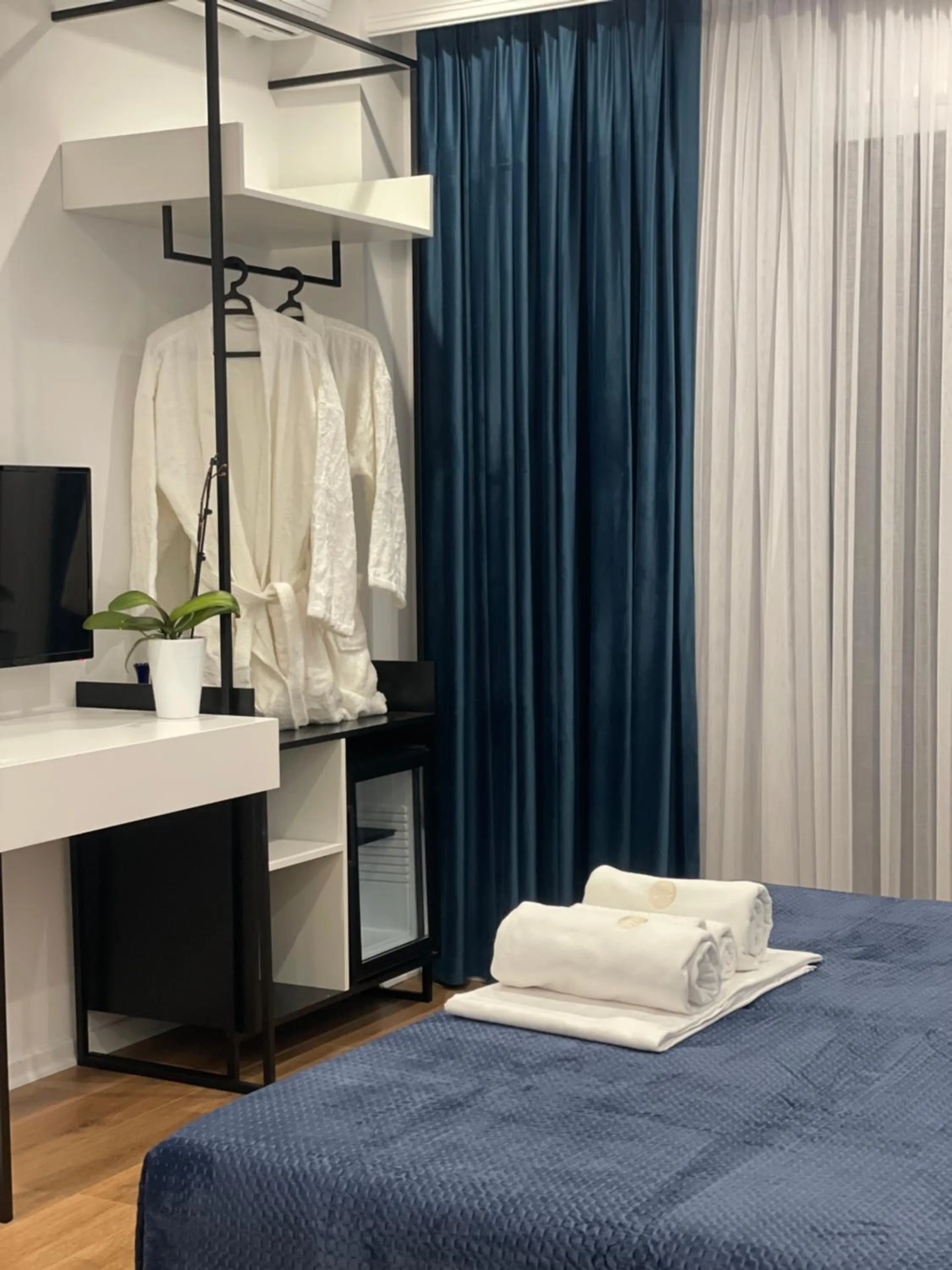 Bed in SEA & LAKE VIEW VILLA