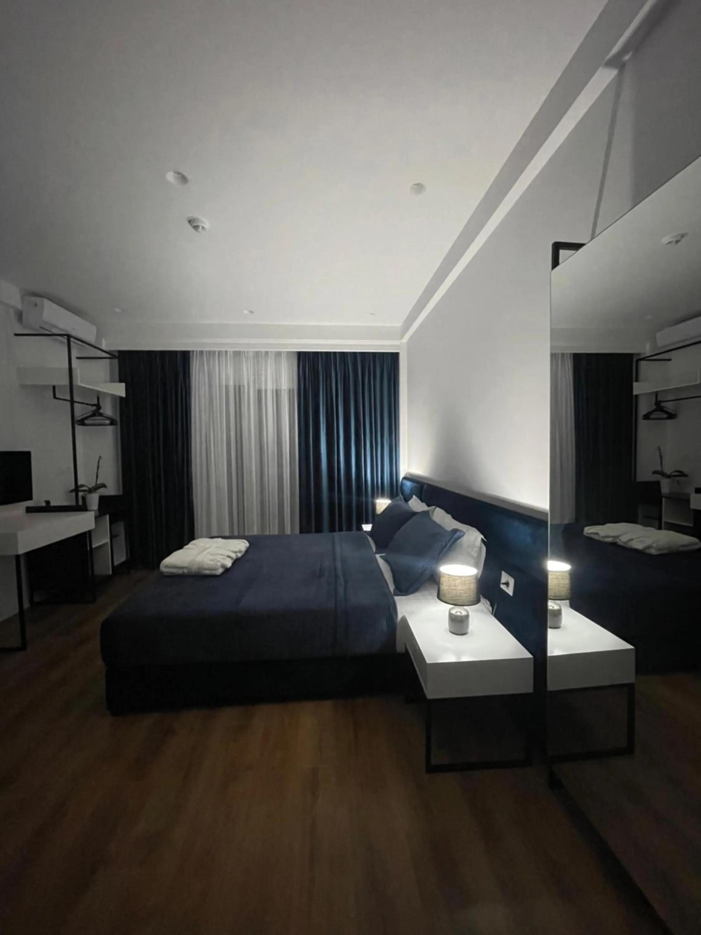 Bed in SEA & LAKE VIEW VILLA