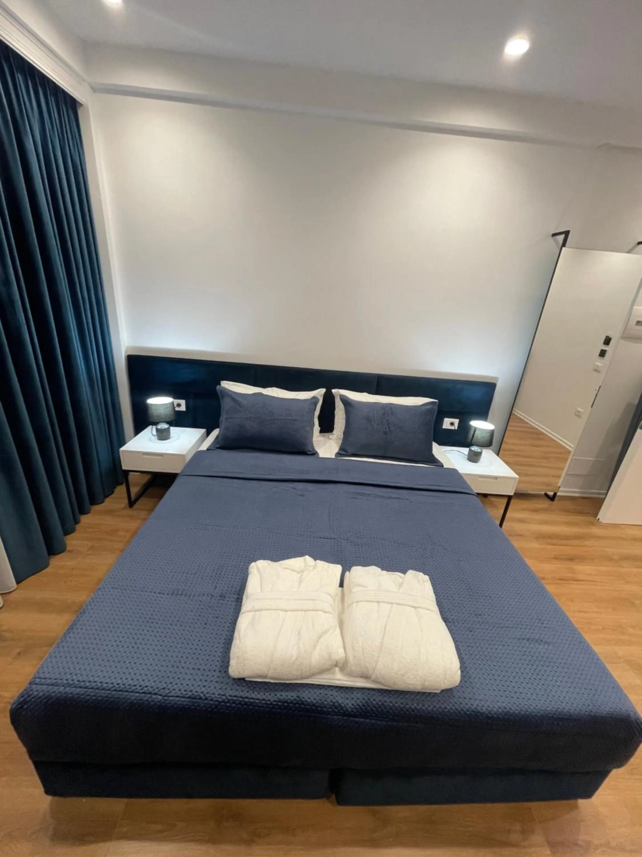 Bed in SEA & LAKE VIEW VILLA