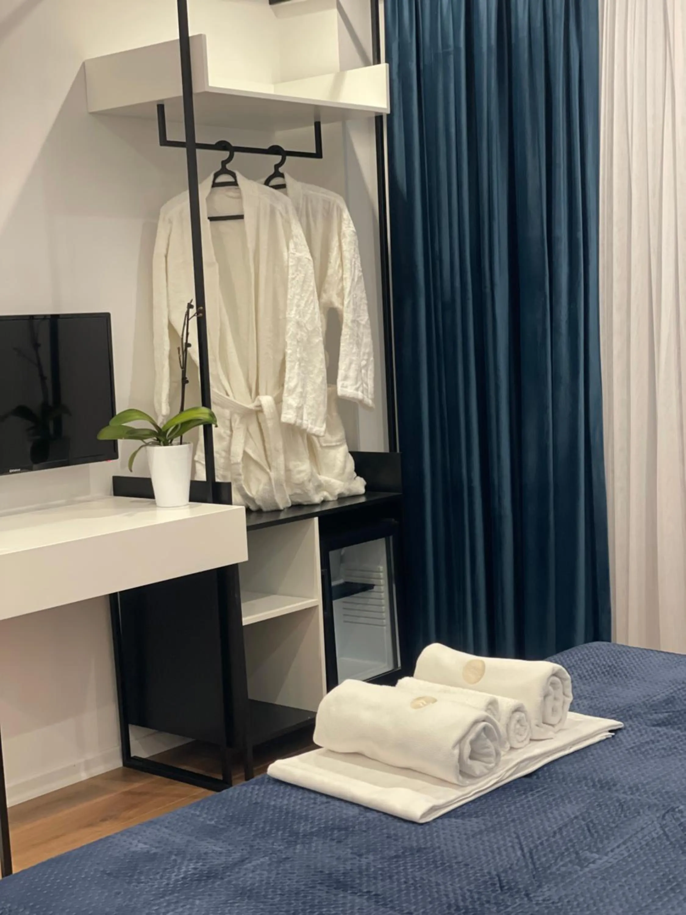 Bed in SEA & LAKE VIEW VILLA