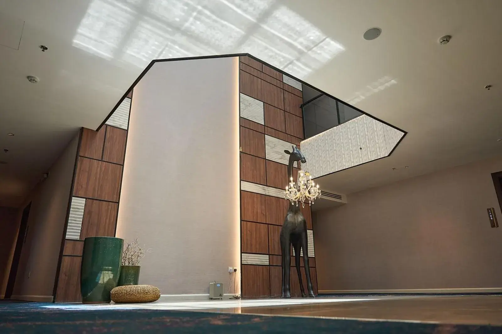 Property building in Marvelous Hotel Property building in Marvelous Hotel