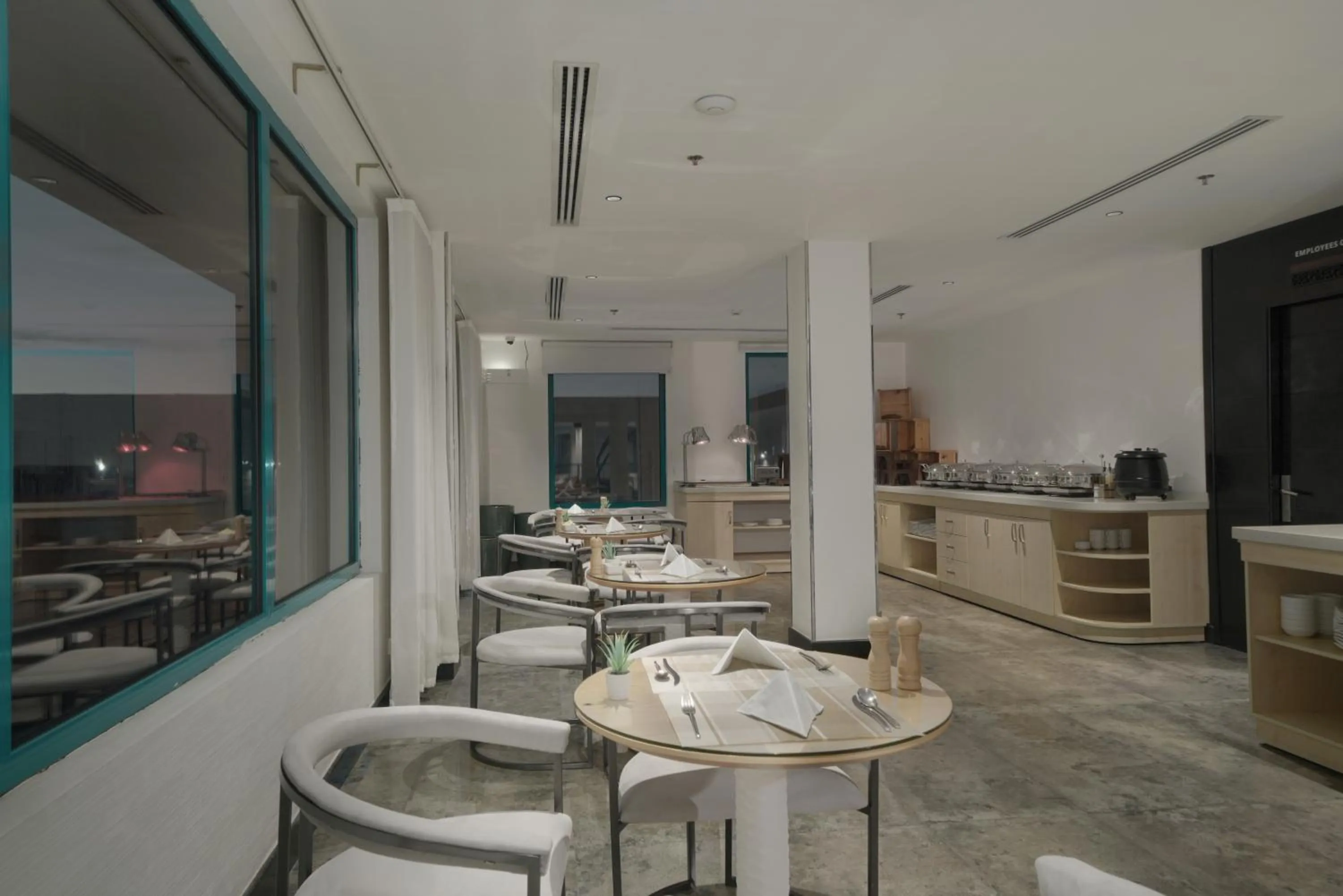 Restaurant/places to eat in Marvelous Hotel